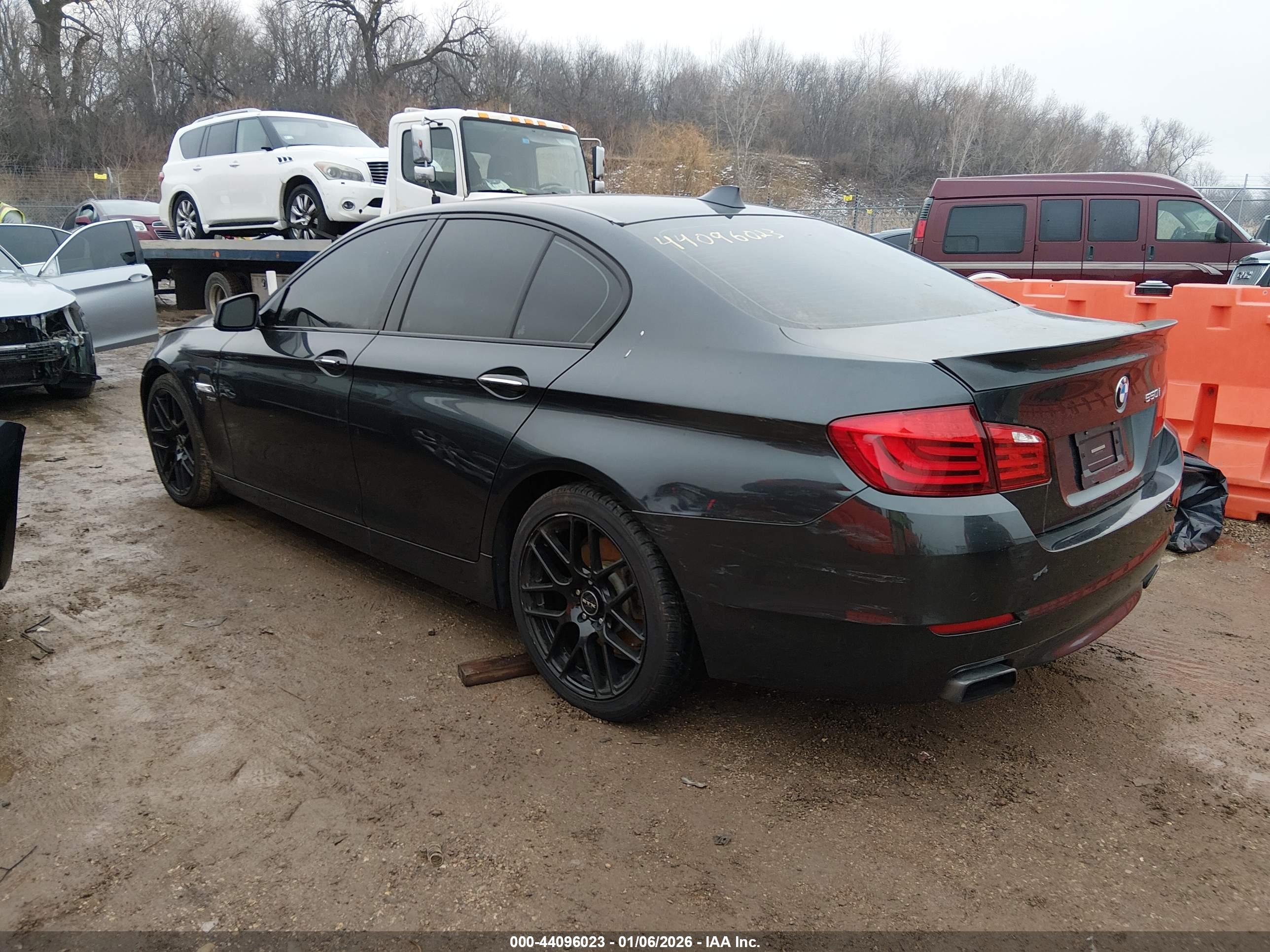 BMW 550I image 3