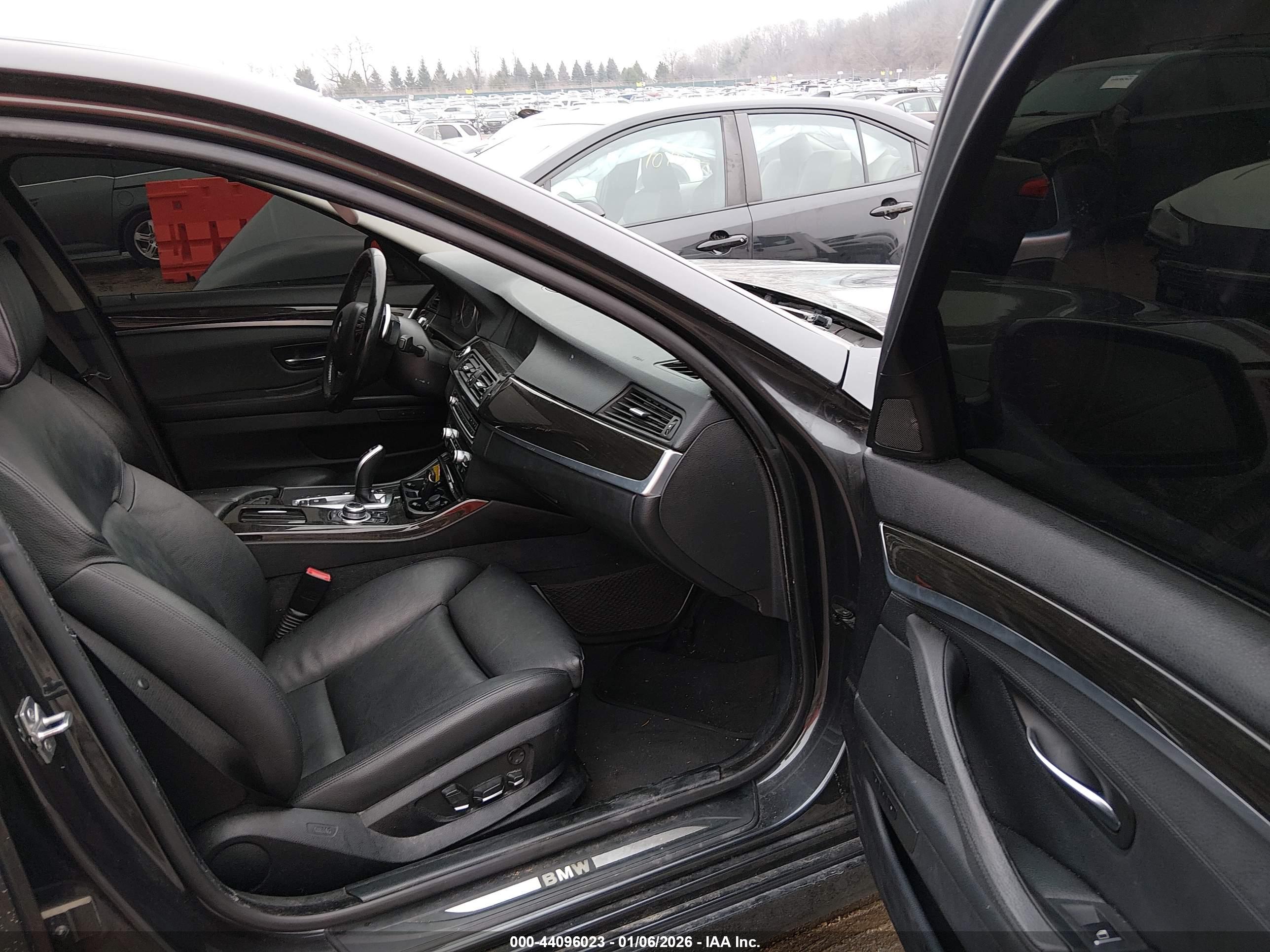 BMW 550I image 5