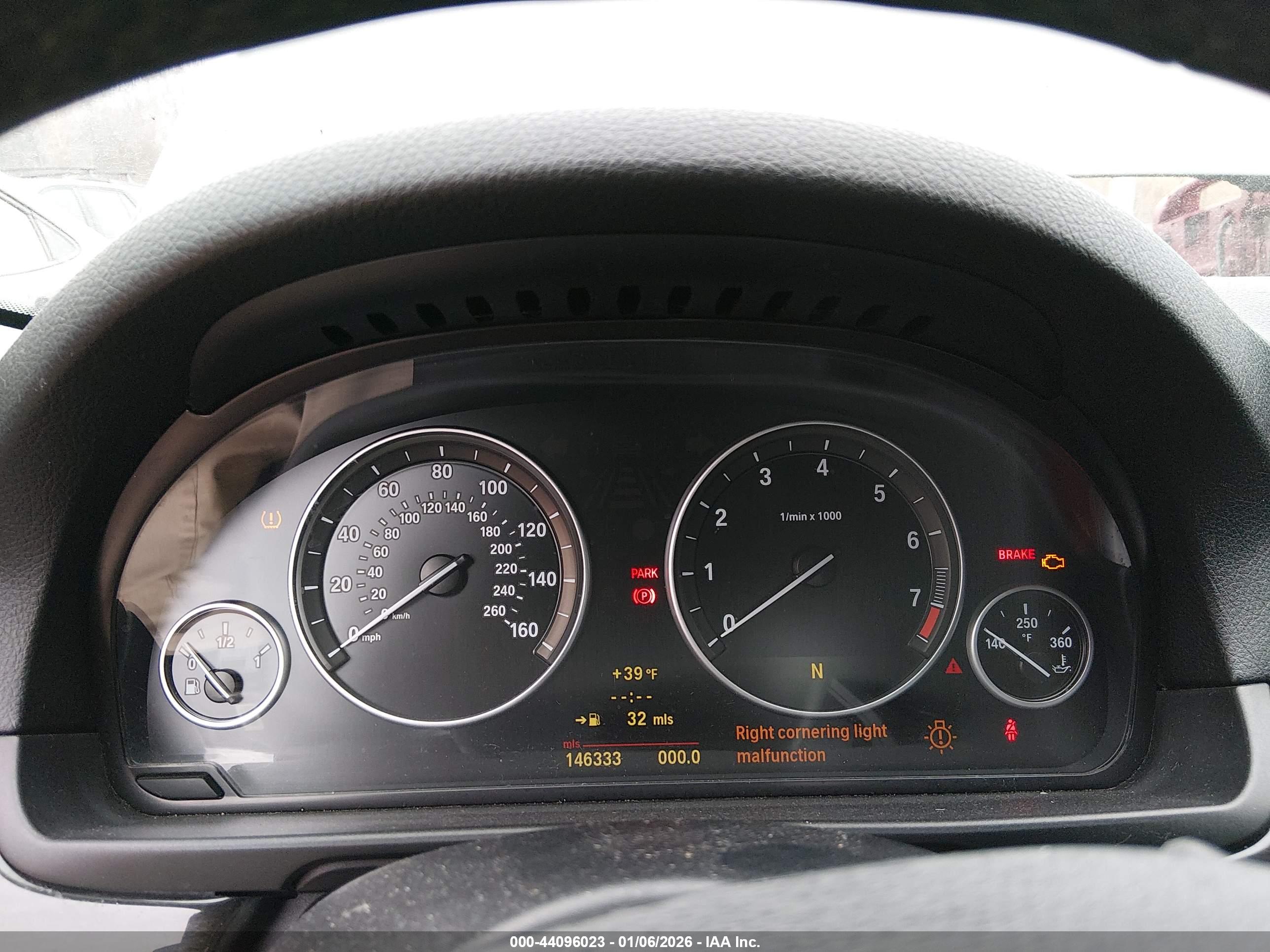 BMW 550I image 7