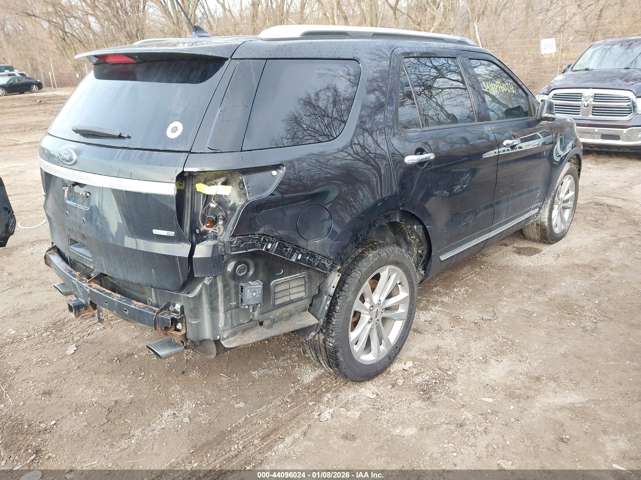 FORD EXPLORER image 4
