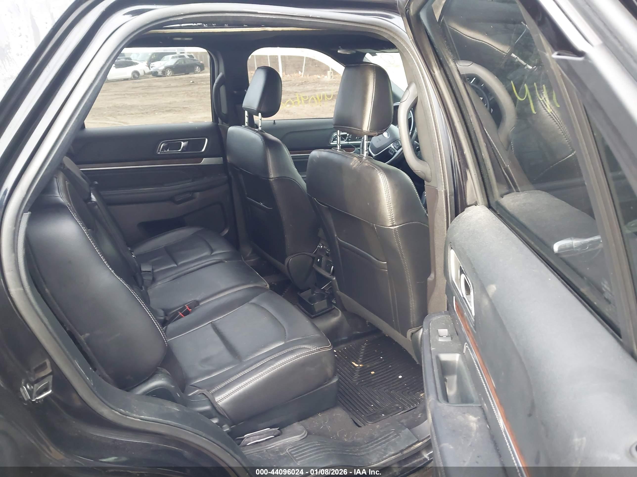FORD EXPLORER image 8