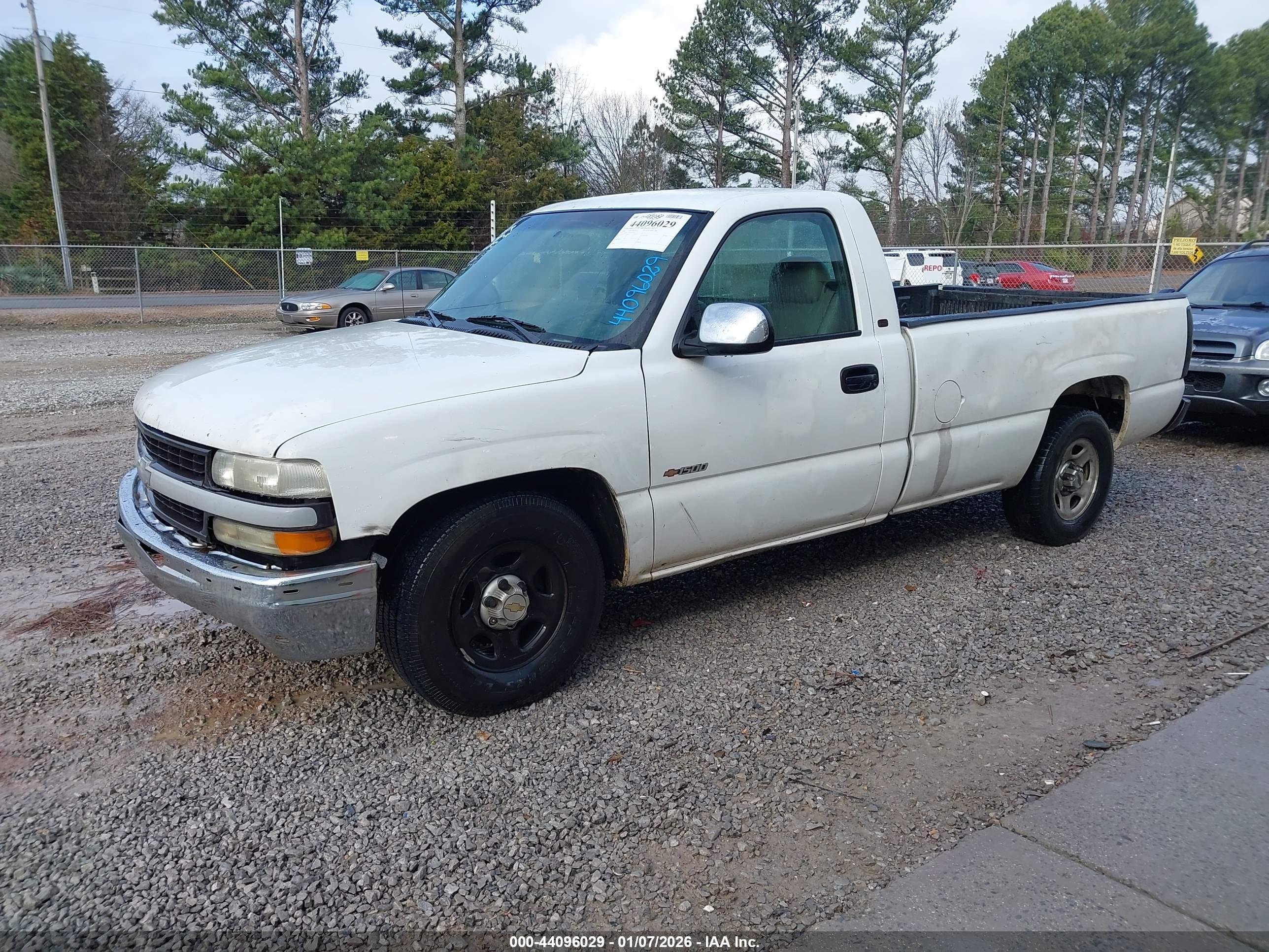 CHEVROLET SILVERADO image 2