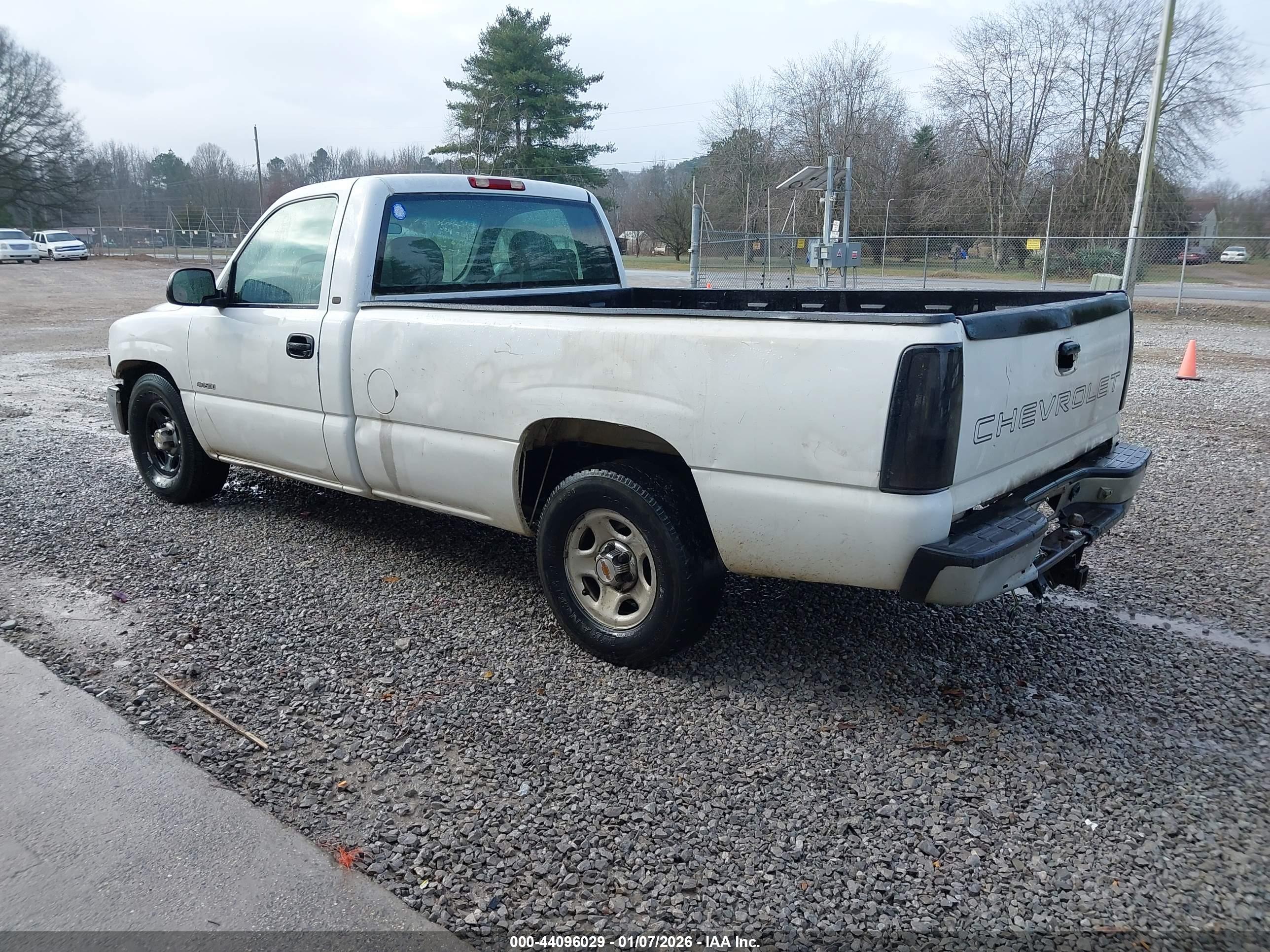CHEVROLET SILVERADO image 3