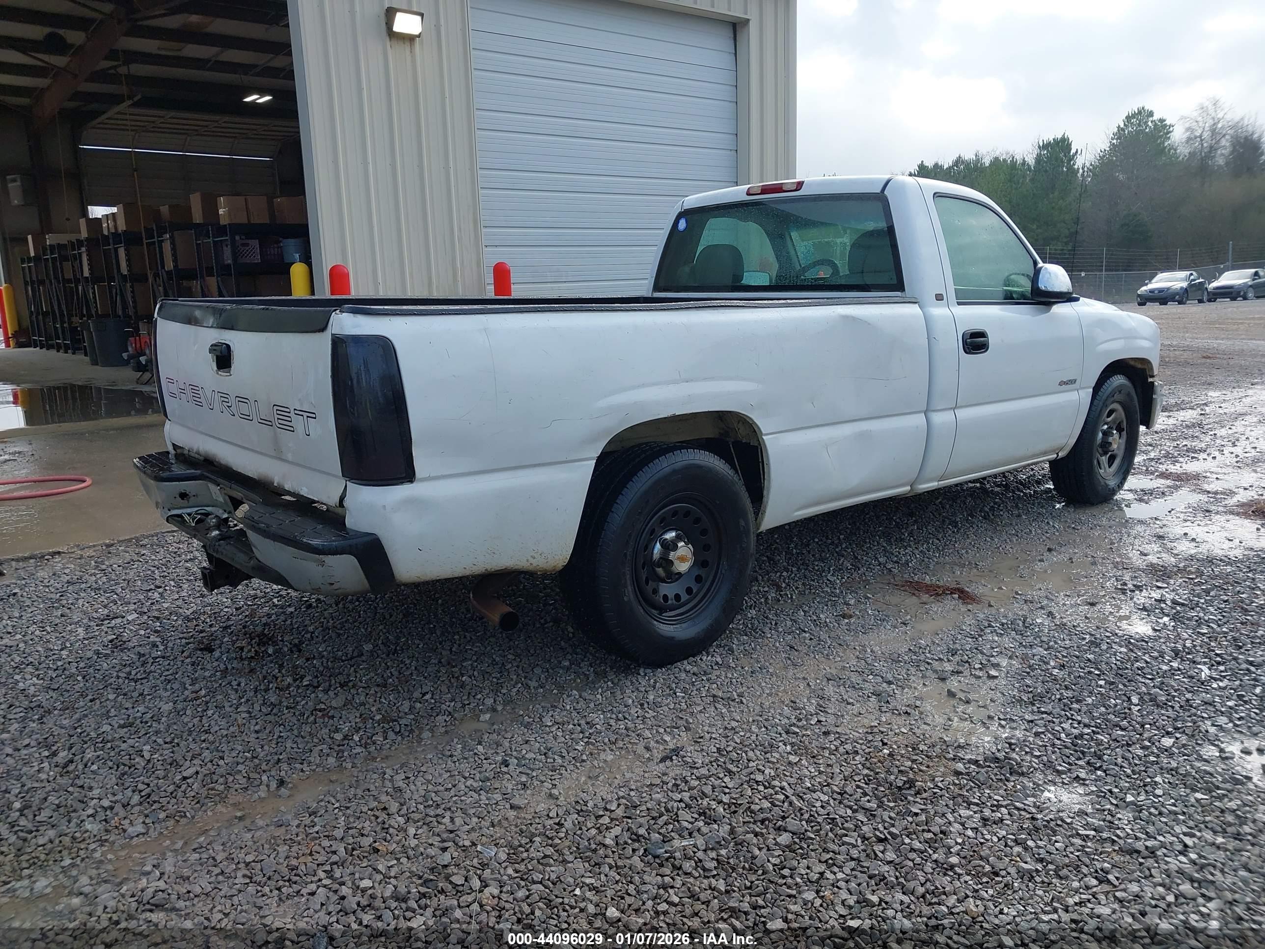 CHEVROLET SILVERADO image 4