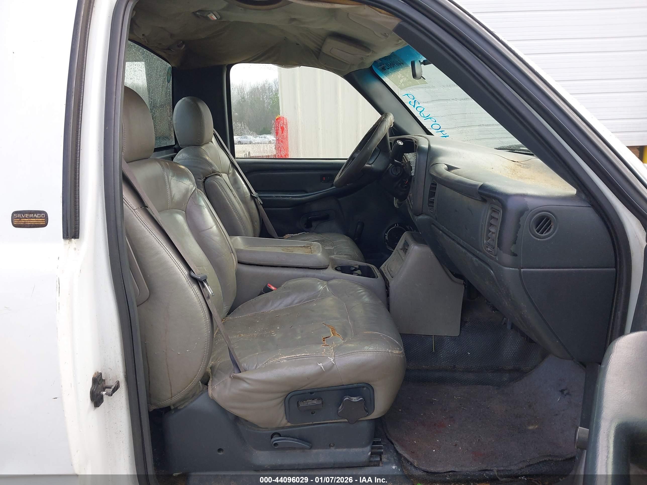CHEVROLET SILVERADO image 5