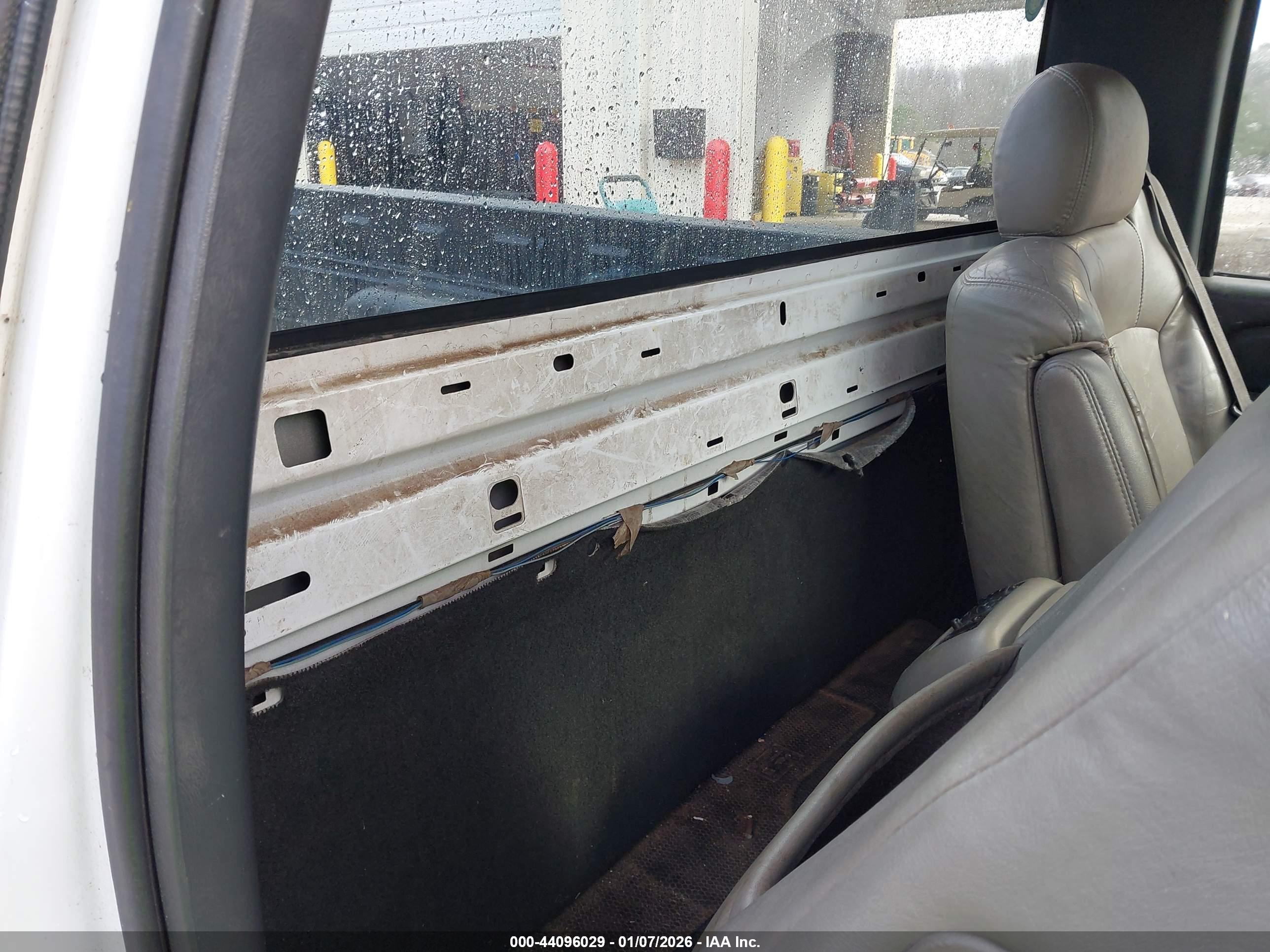 CHEVROLET SILVERADO image 8