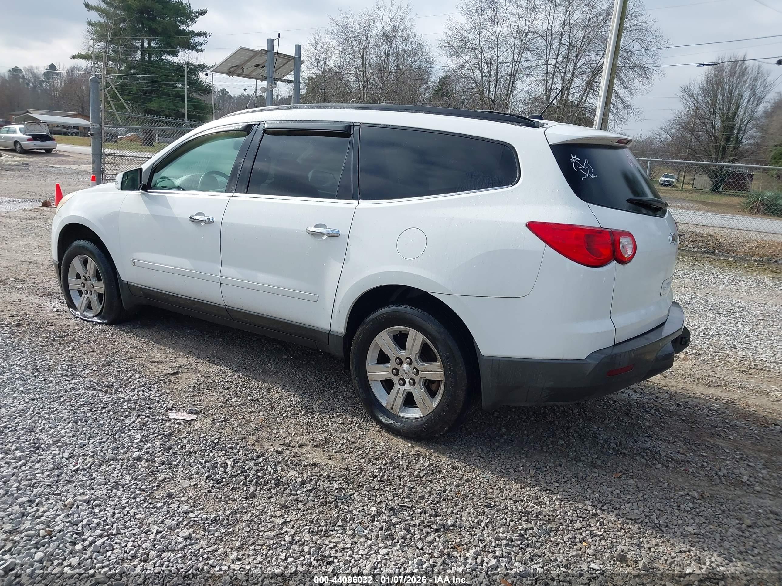 CHEVROLET TRAVERSE image 3