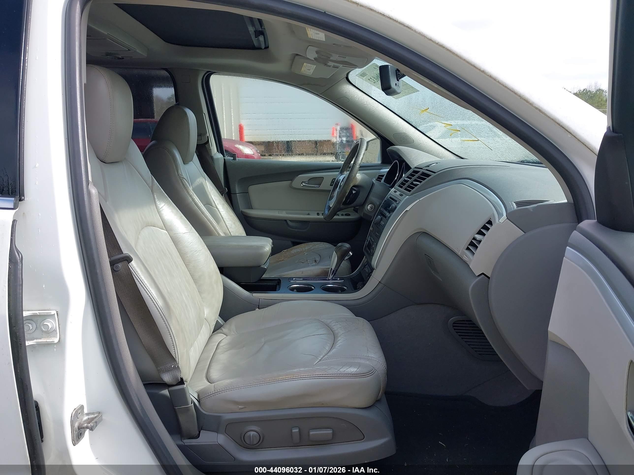 CHEVROLET TRAVERSE image 5