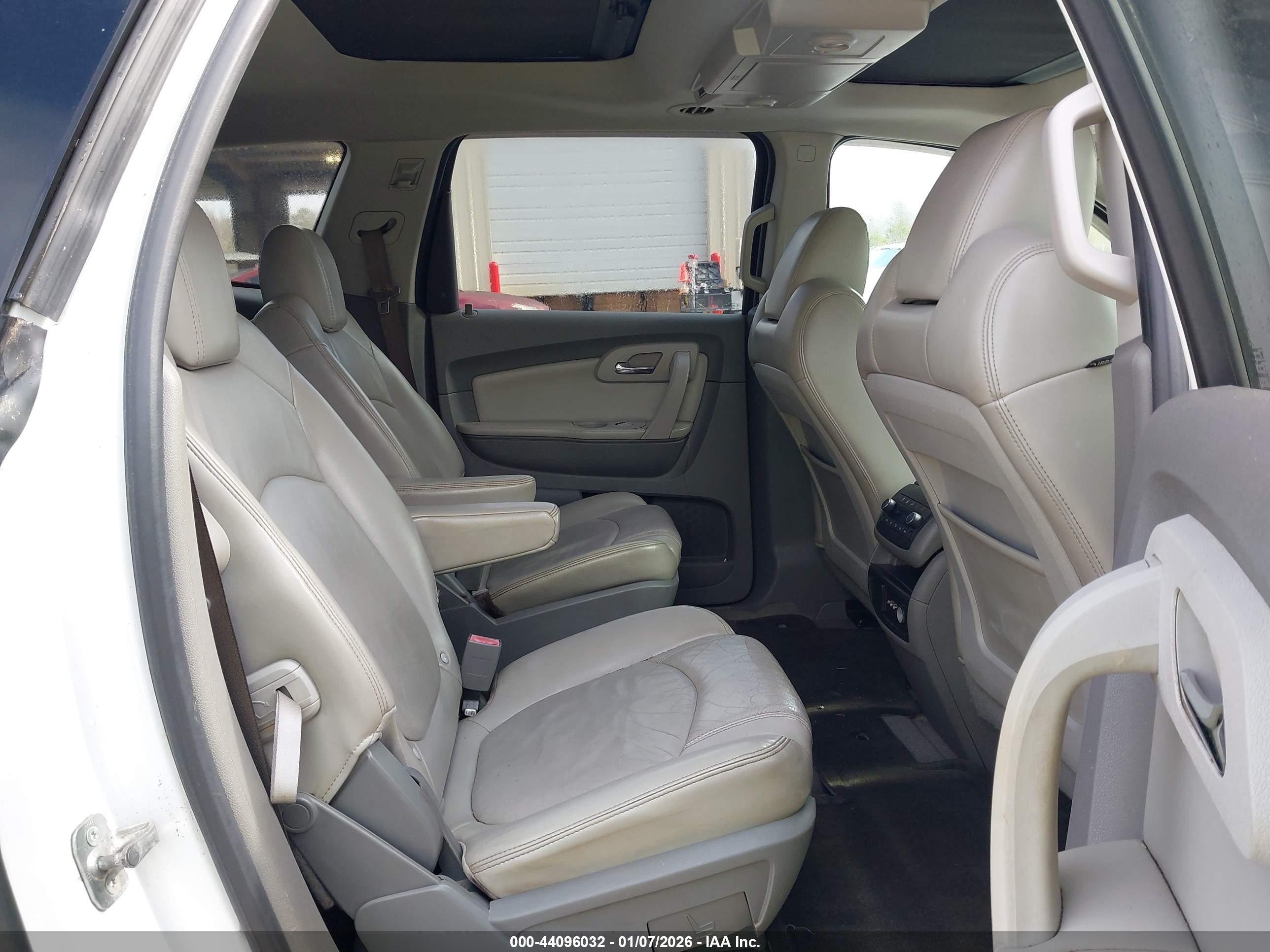 CHEVROLET TRAVERSE image 8