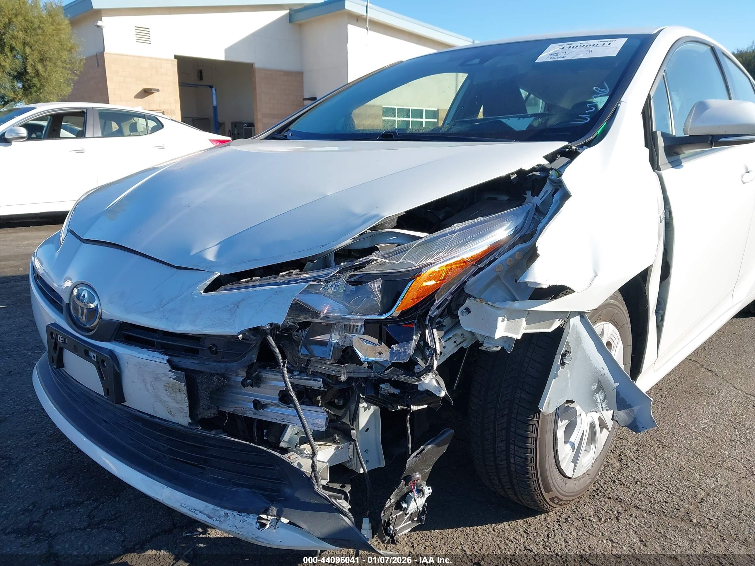 TOYOTA PRIUS image 6
