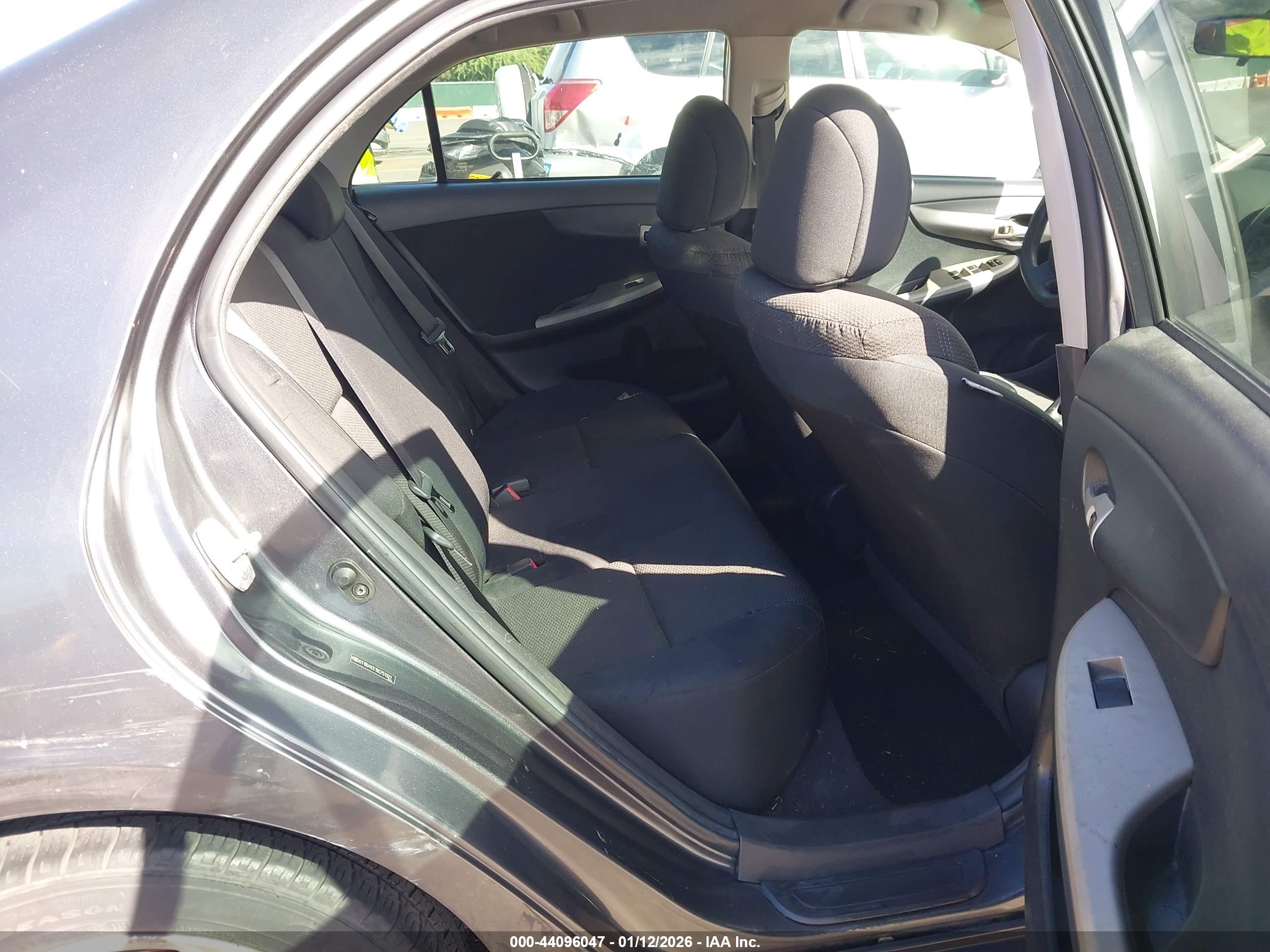 TOYOTA COROLLA image 8