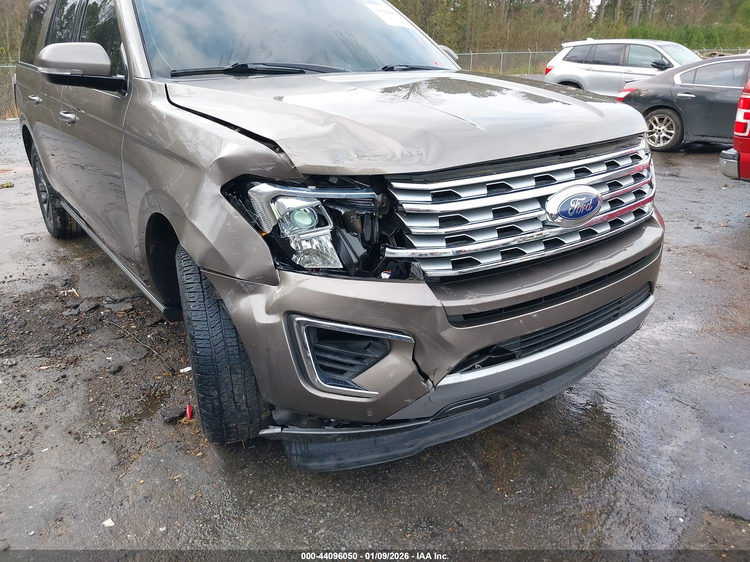 FORD EXPEDITION image 6