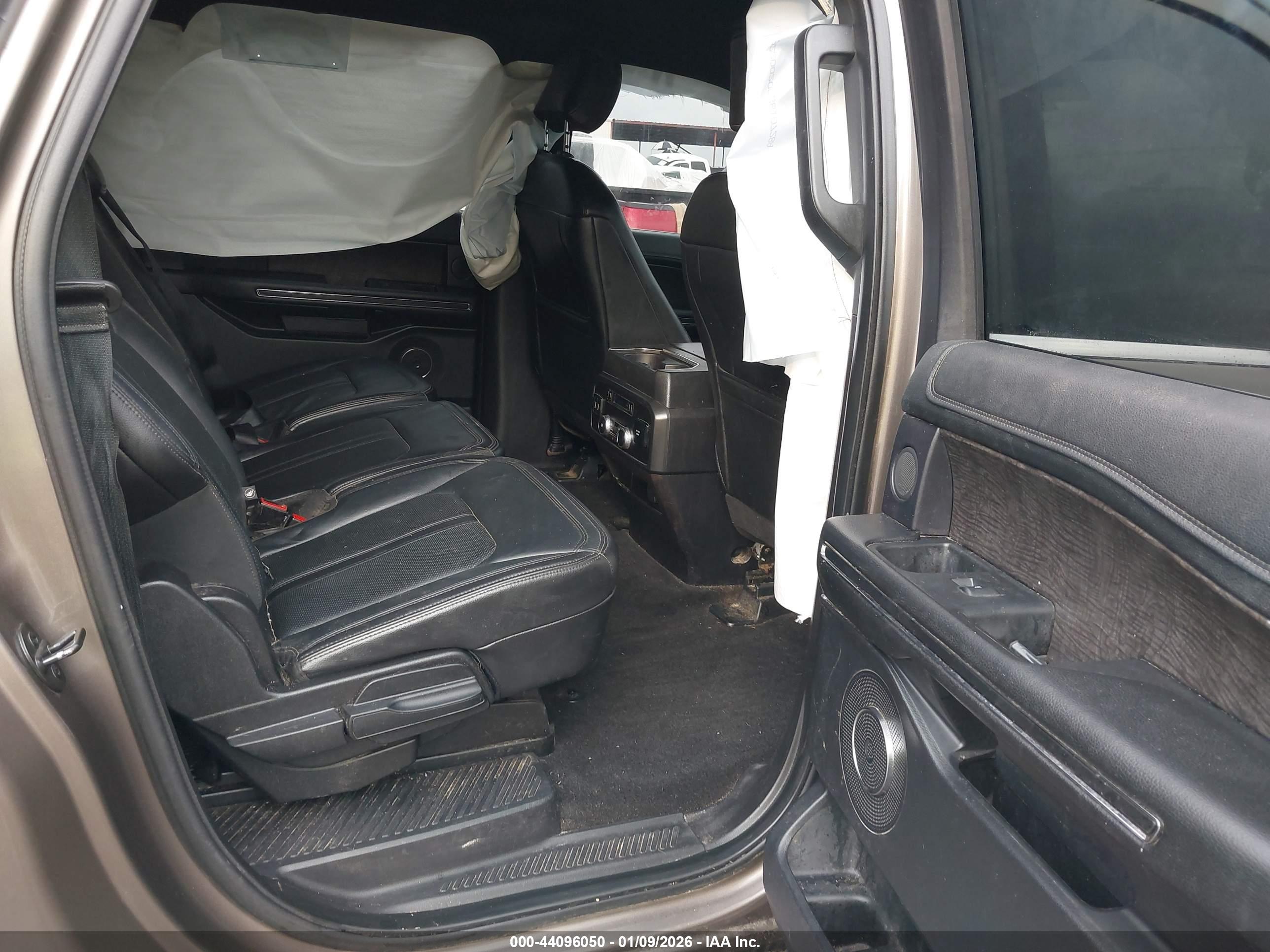 FORD EXPEDITION image 8