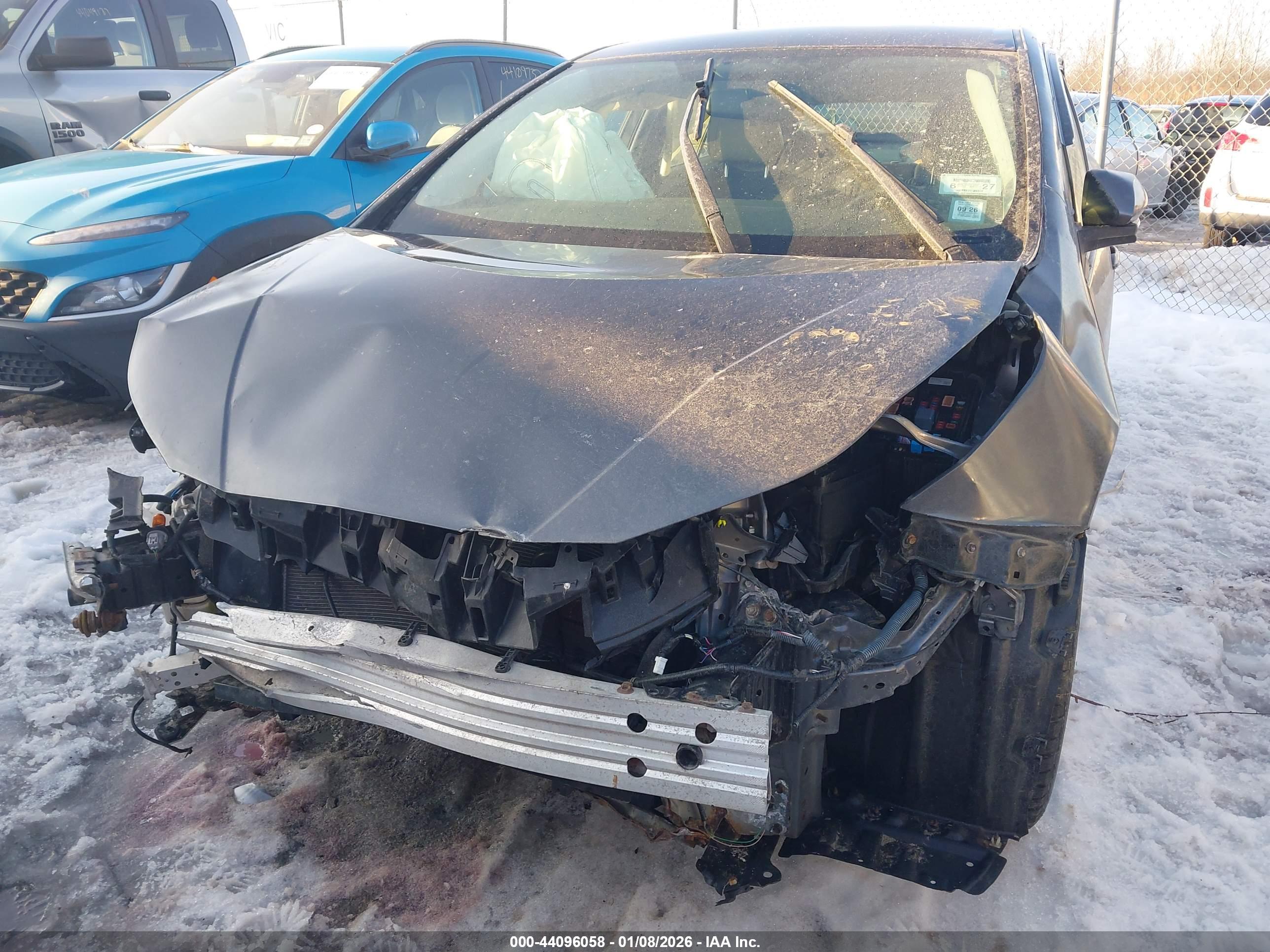 TOYOTA PRIUS image 6