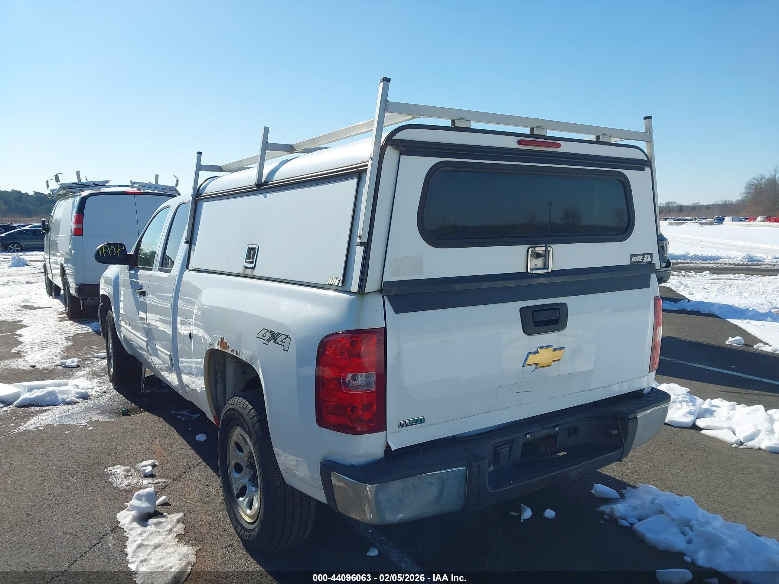 CHEVROLET SILVERADO image 3