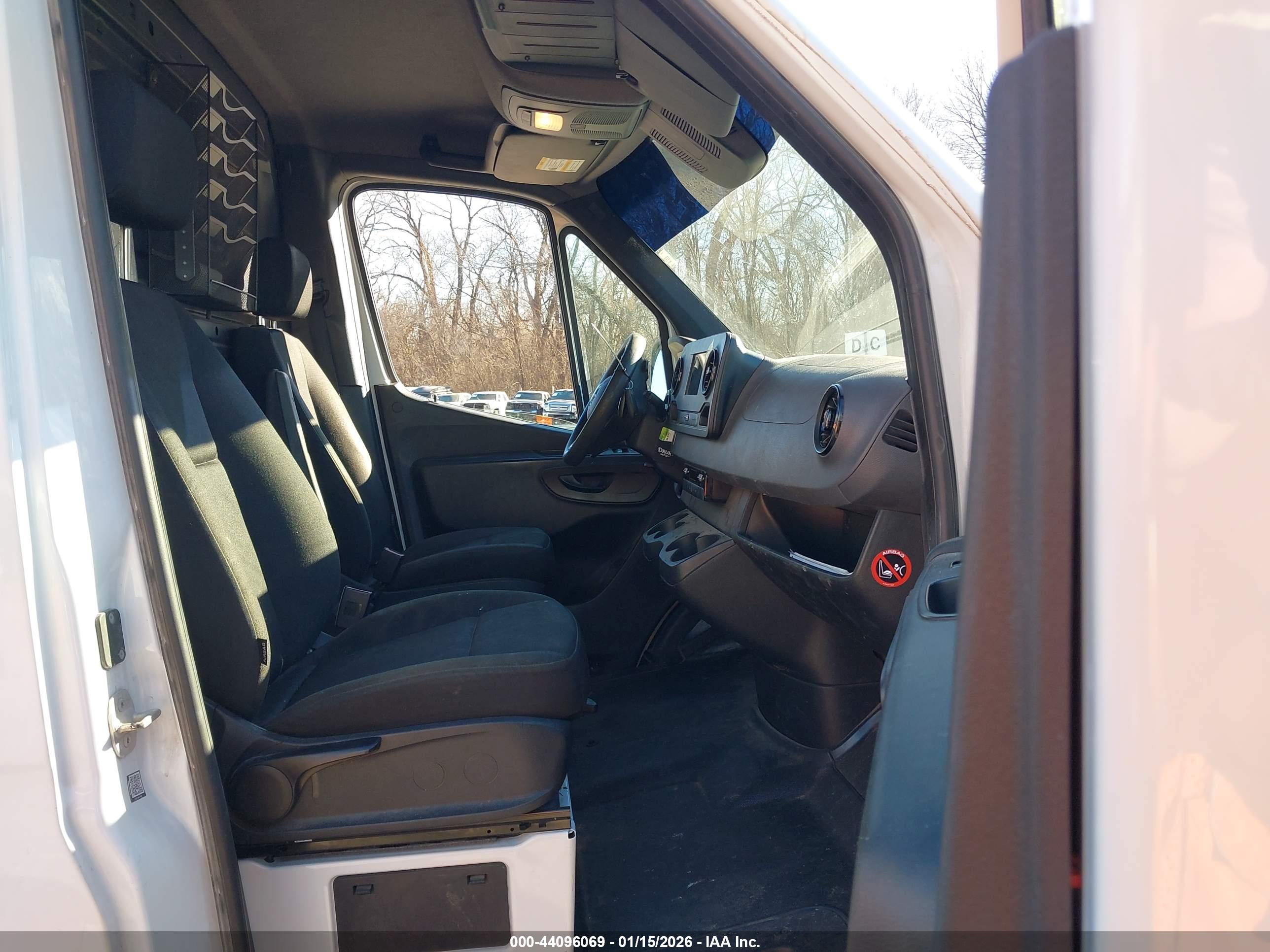 MERCEDES-BENZ SPRINTER image 5