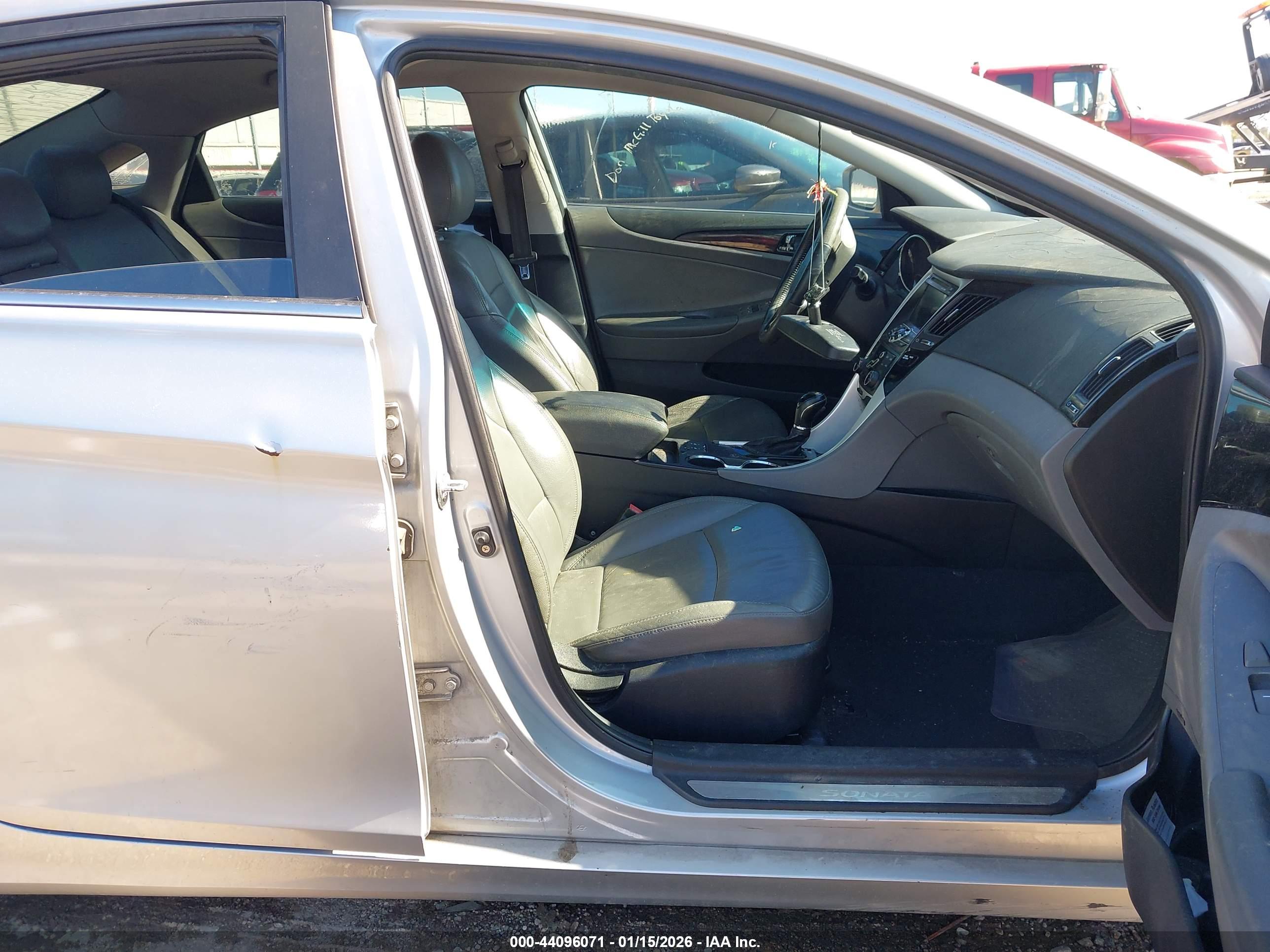 HYUNDAI SONATA image 5