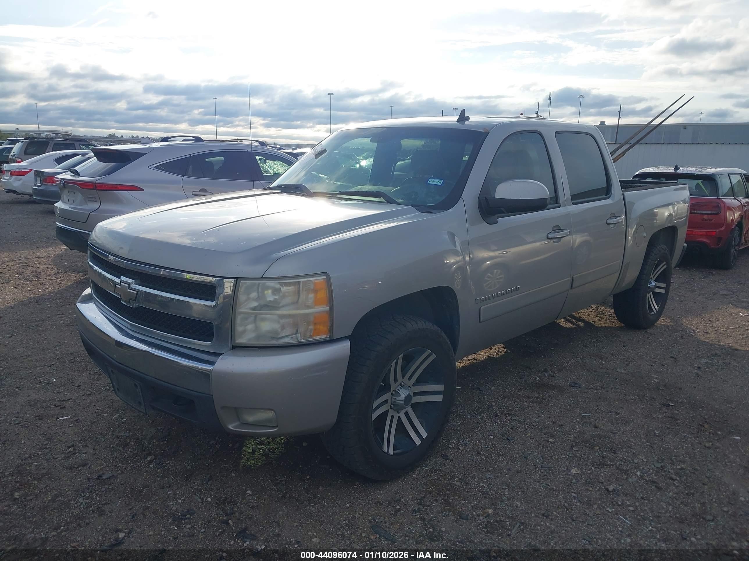 CHEVROLET SILVERADO image 2