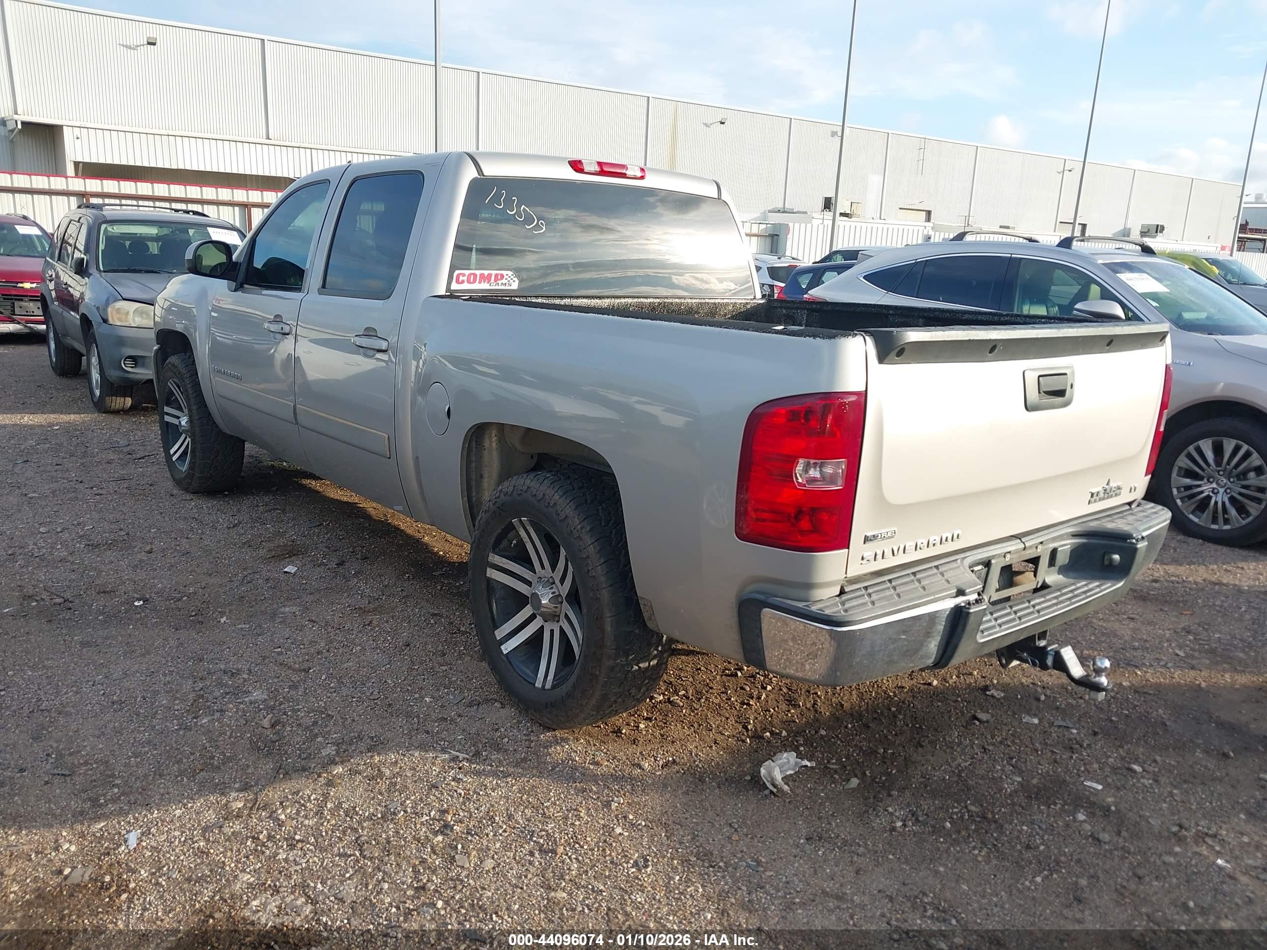 CHEVROLET SILVERADO image 3