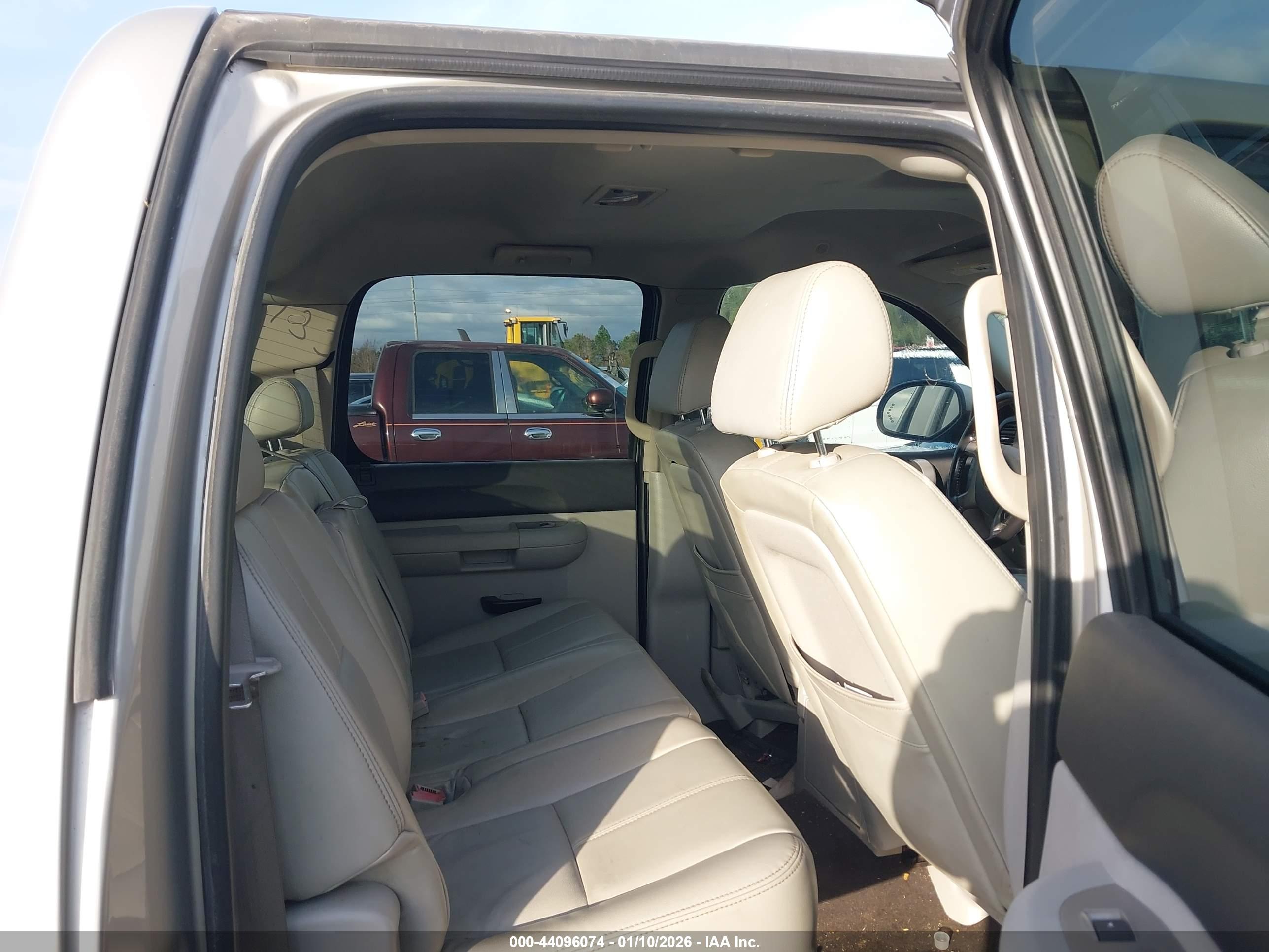 CHEVROLET SILVERADO image 8