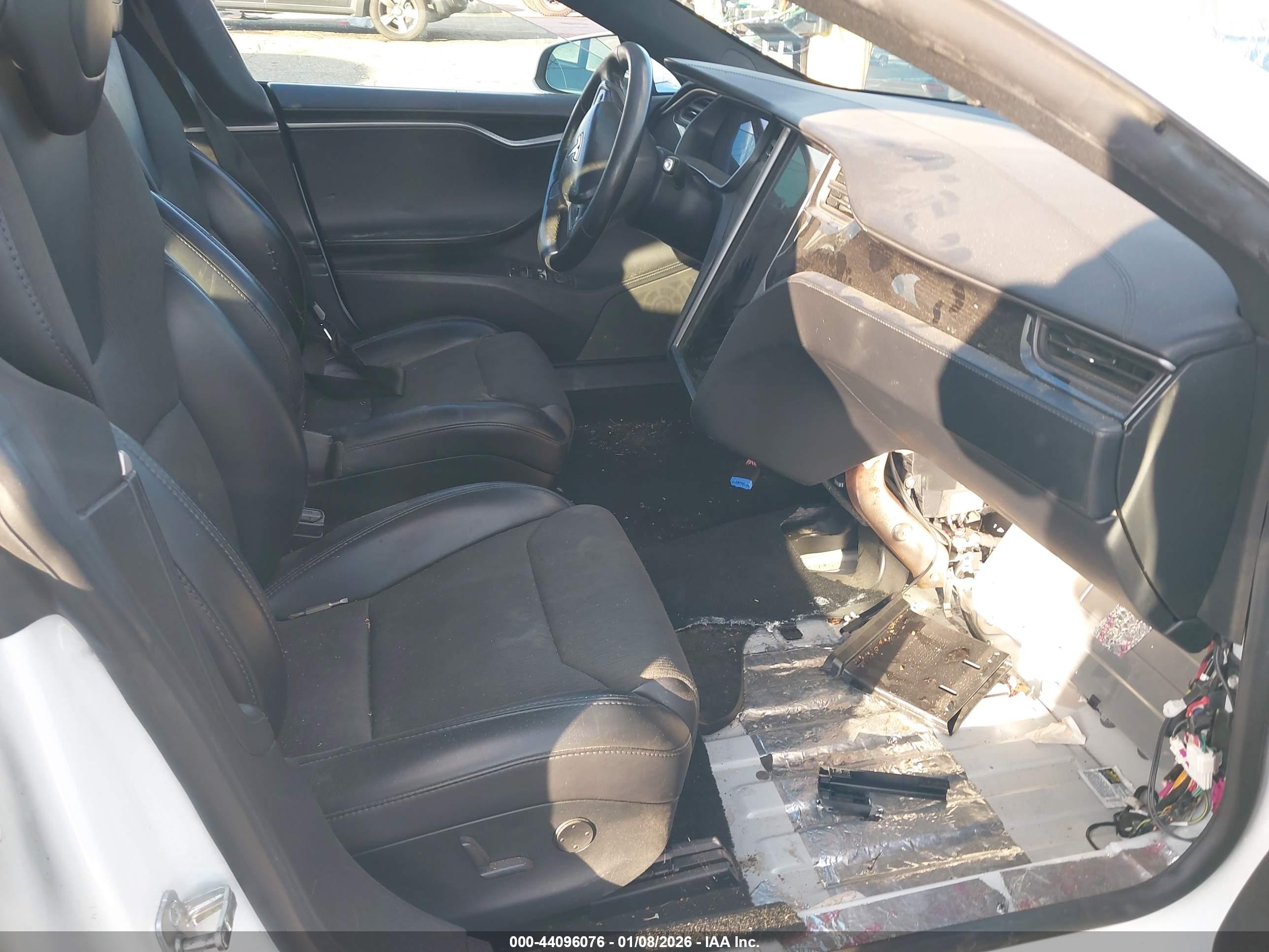 TESLA MODEL image 5