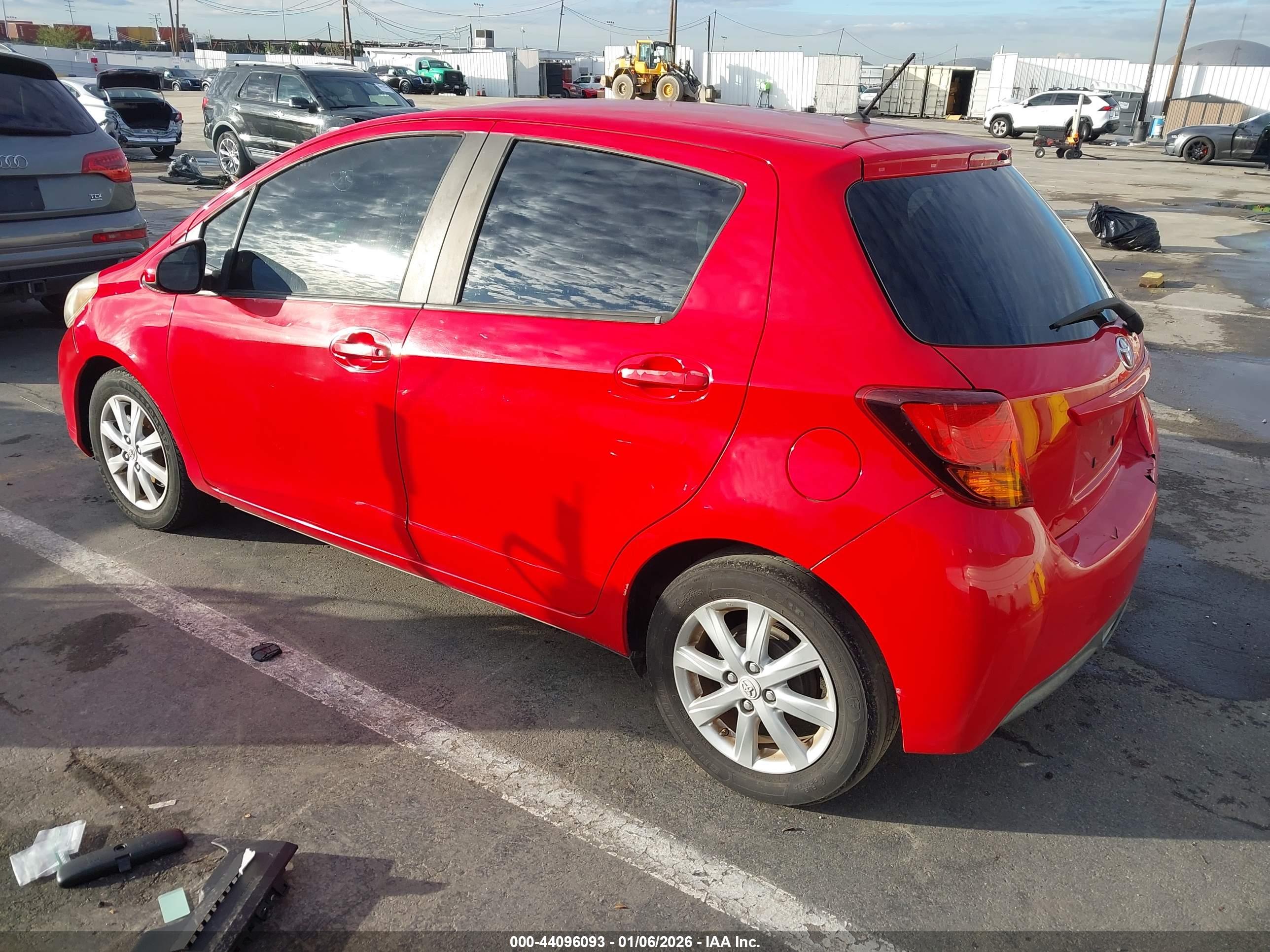 TOYOTA YARIS image 3