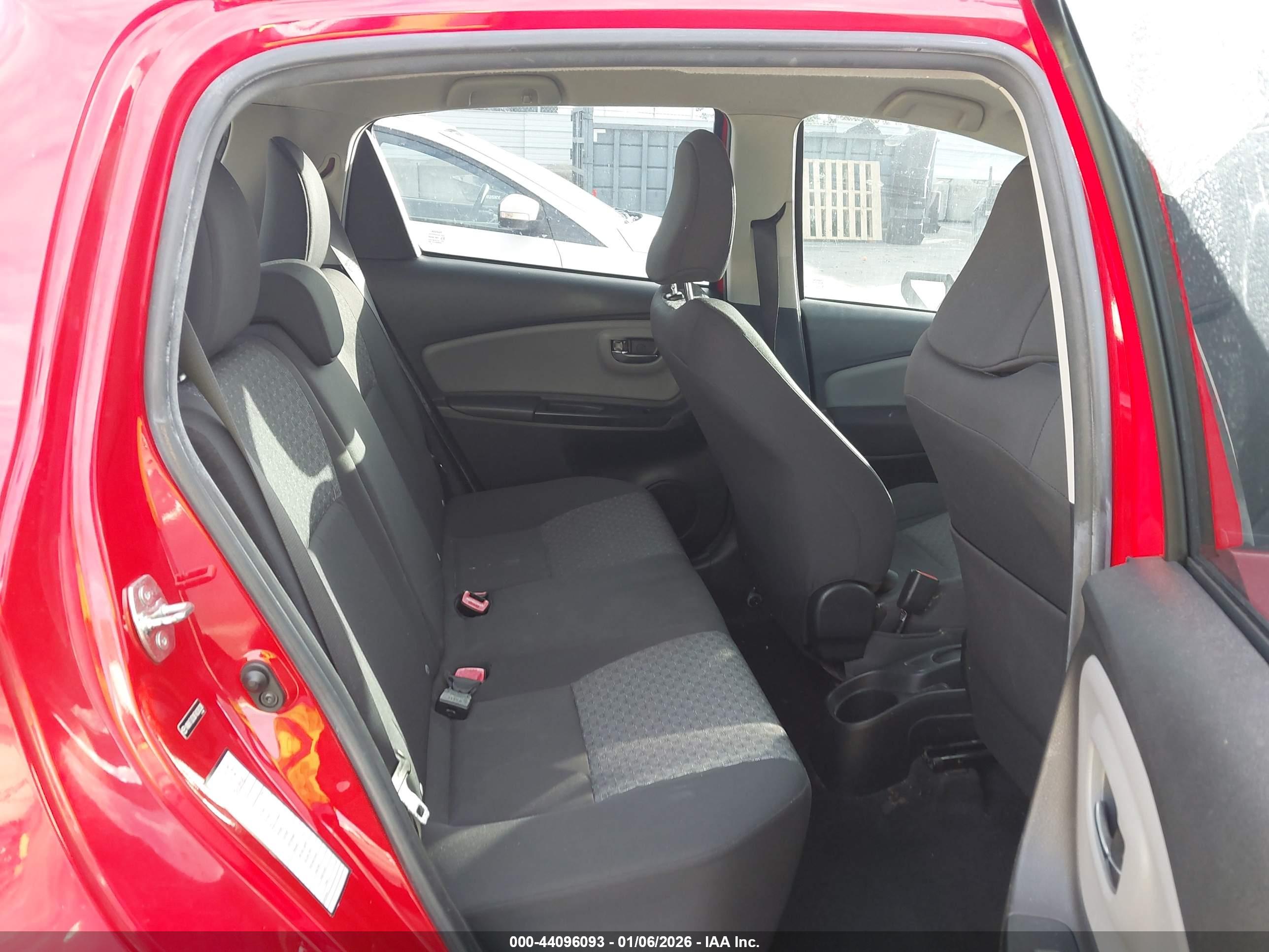 TOYOTA YARIS image 8