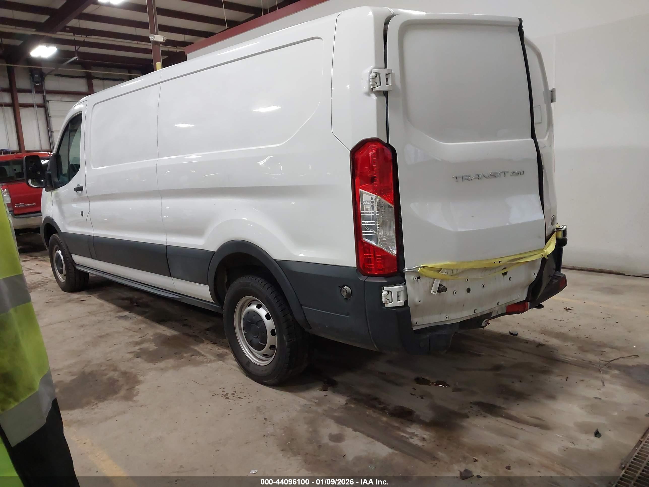 FORD TRANSIT-250 image 3