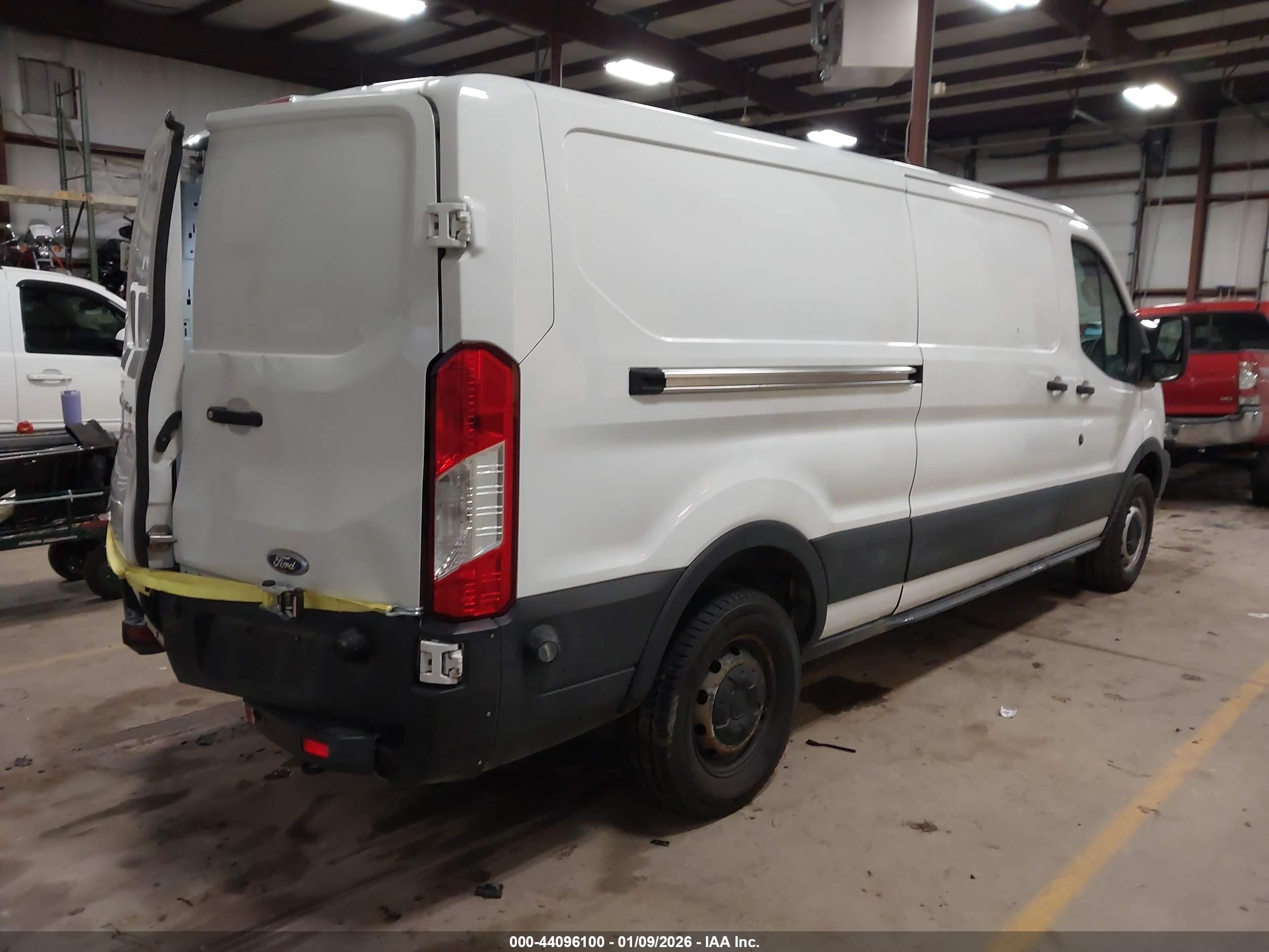 FORD TRANSIT-250 image 4