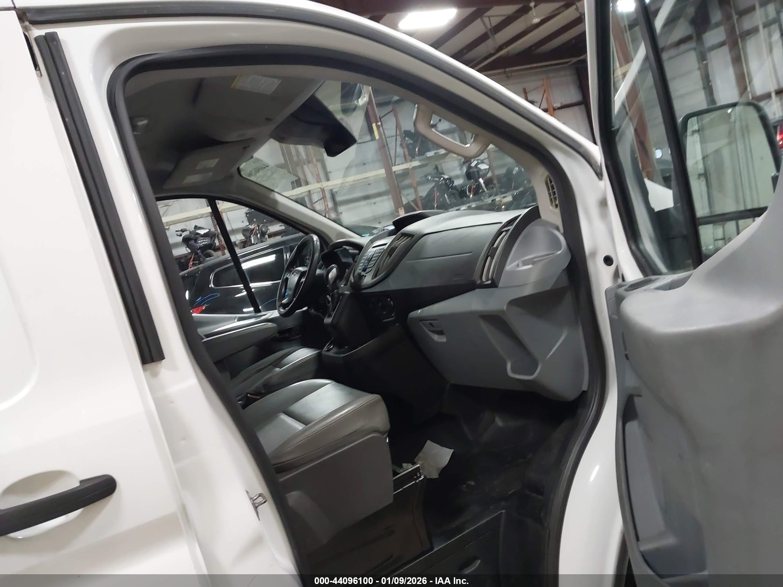 FORD TRANSIT-250 image 5