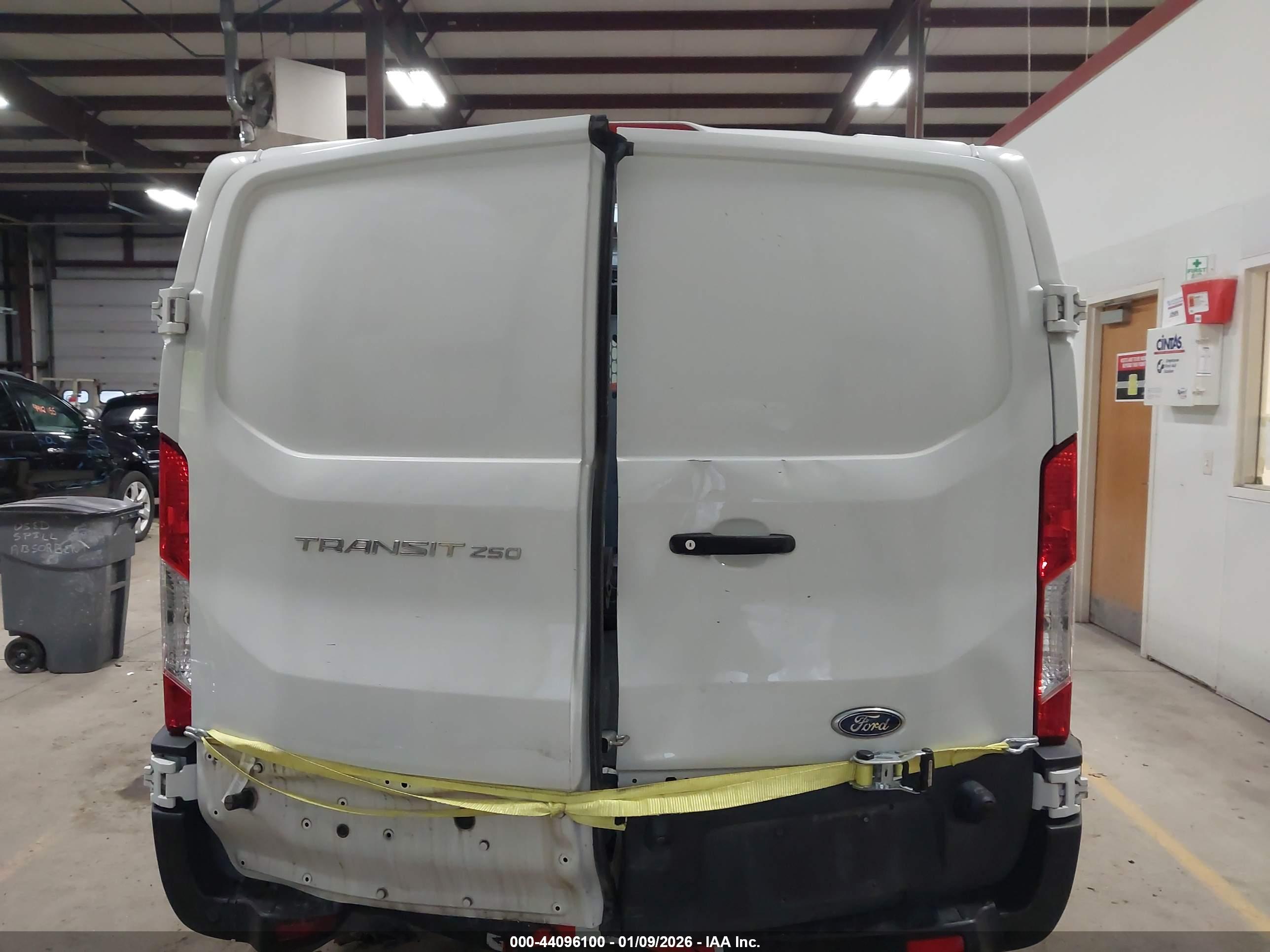 FORD TRANSIT-250 image 6