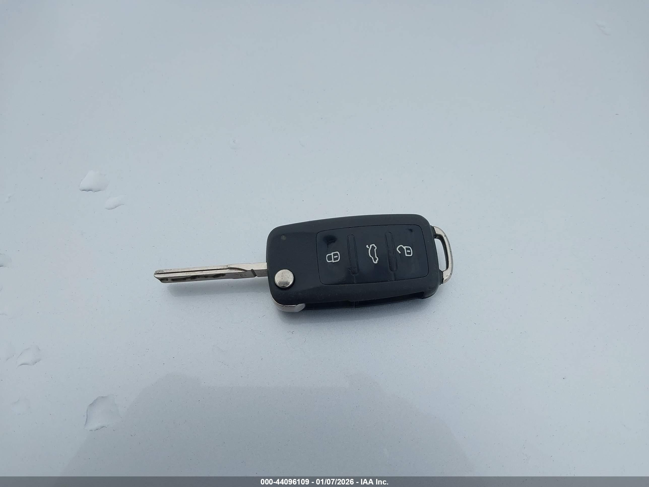 VOLKSWAGEN PASSAT image 11
