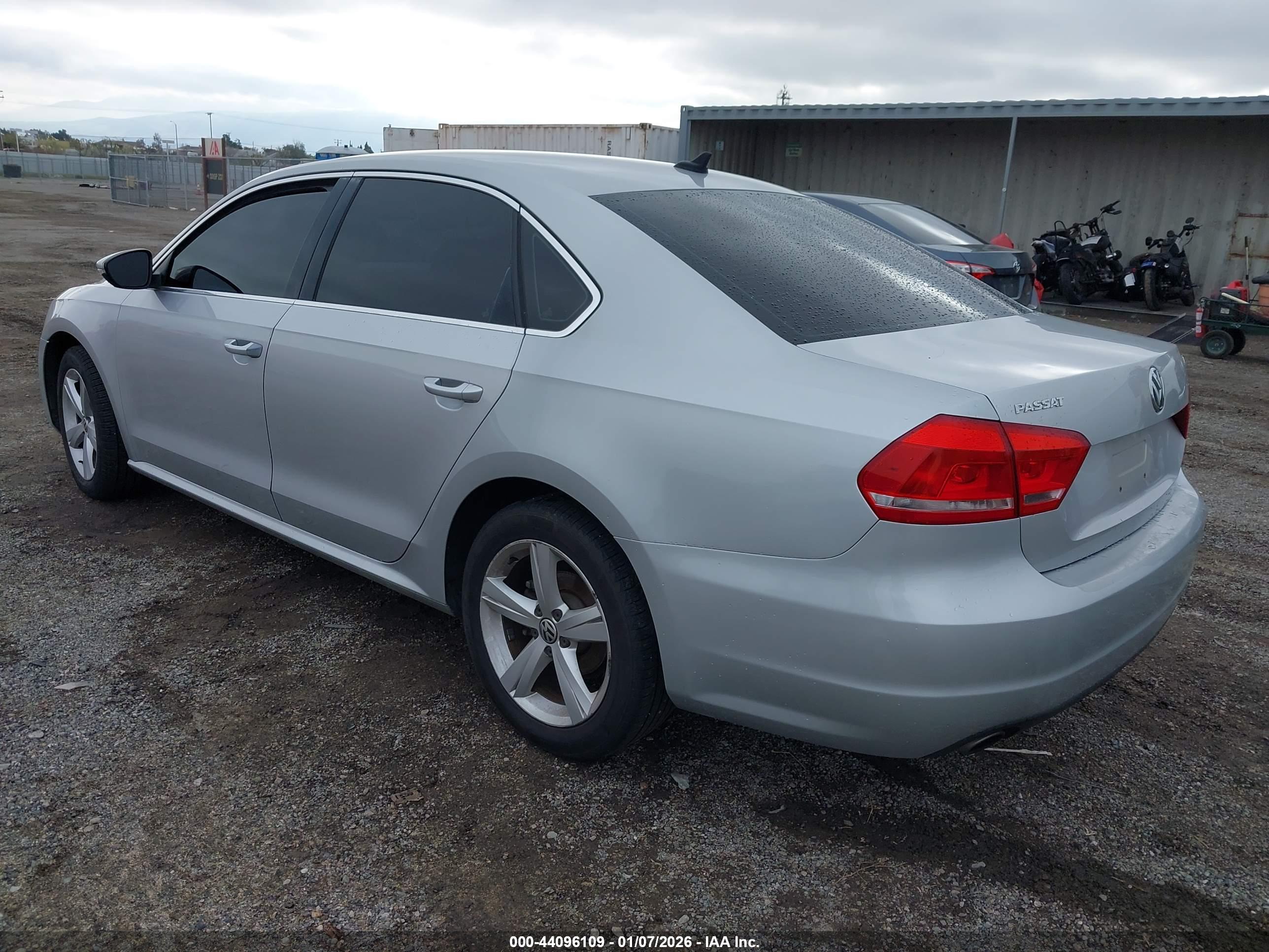 VOLKSWAGEN PASSAT image 3