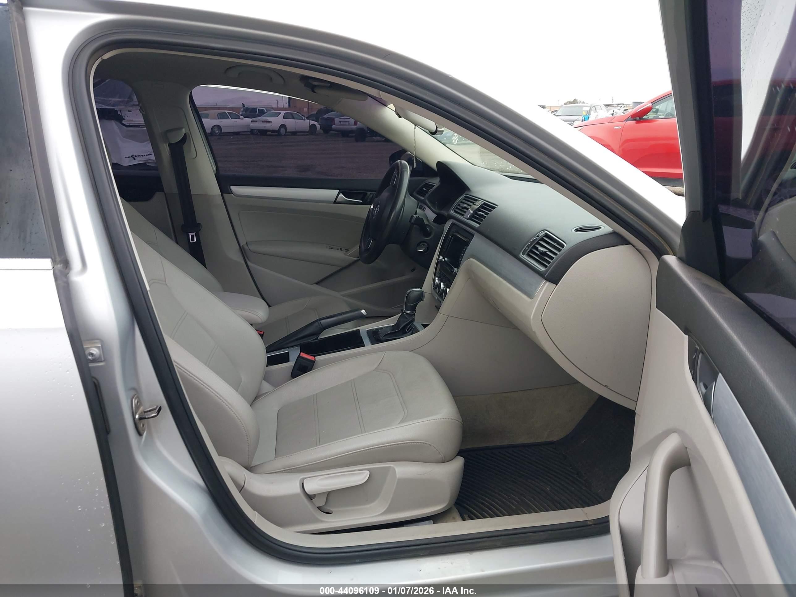 VOLKSWAGEN PASSAT image 5