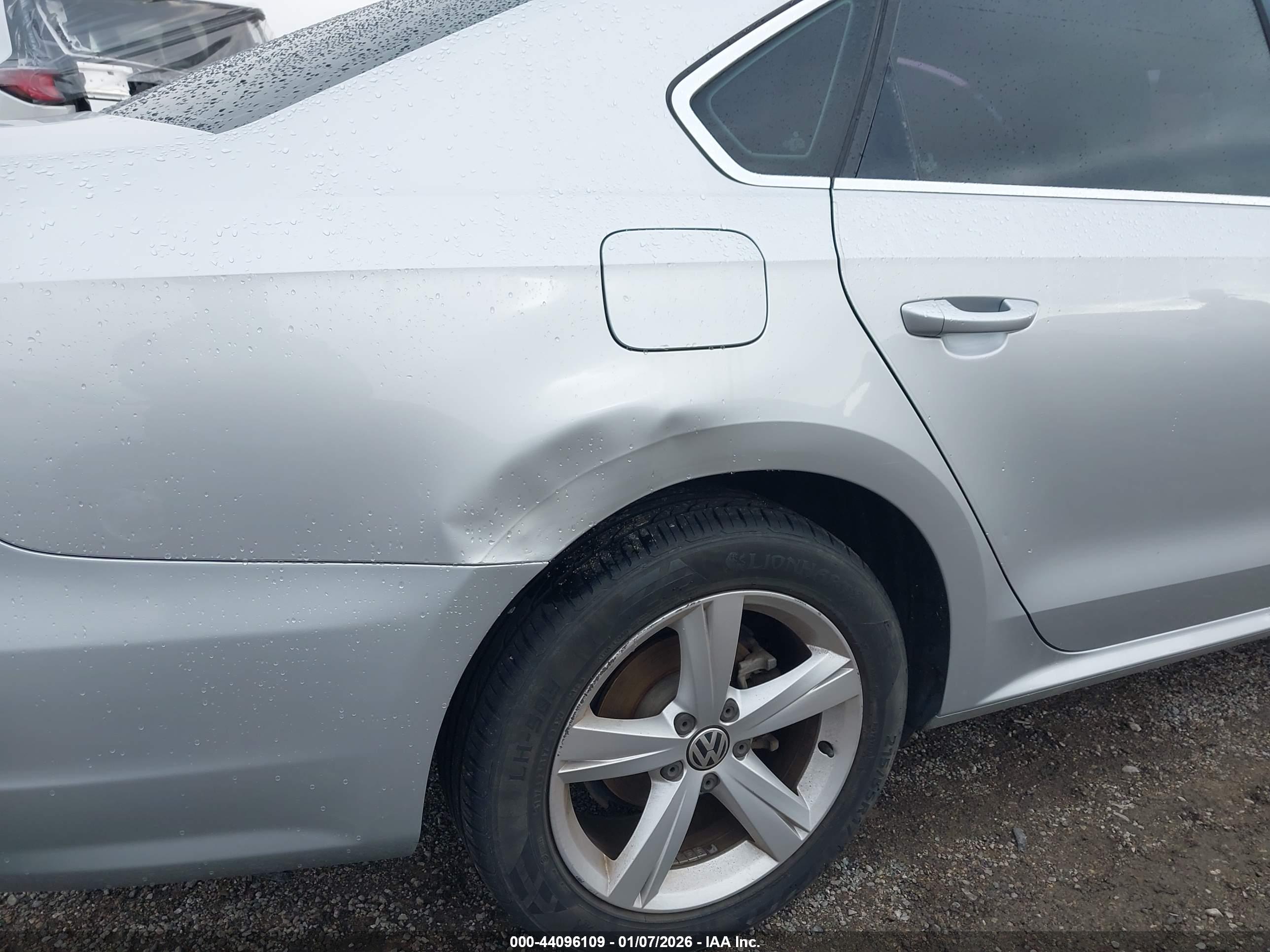 VOLKSWAGEN PASSAT image 6