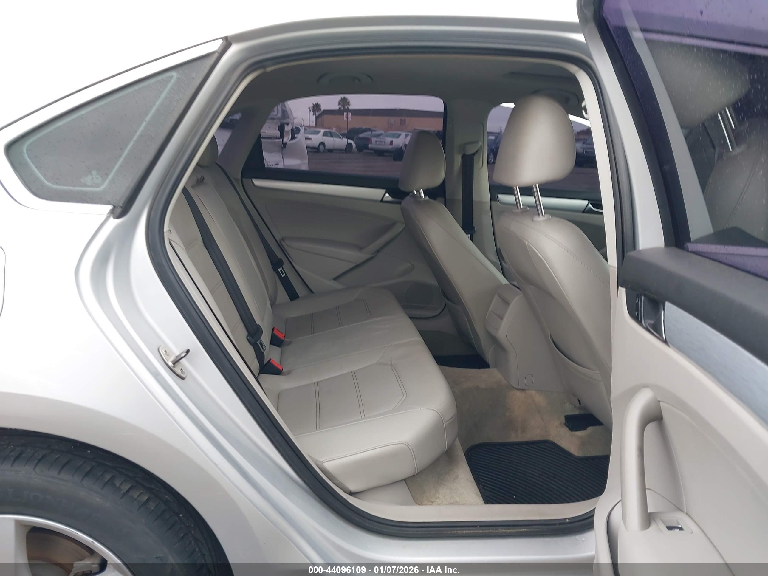 VOLKSWAGEN PASSAT image 8