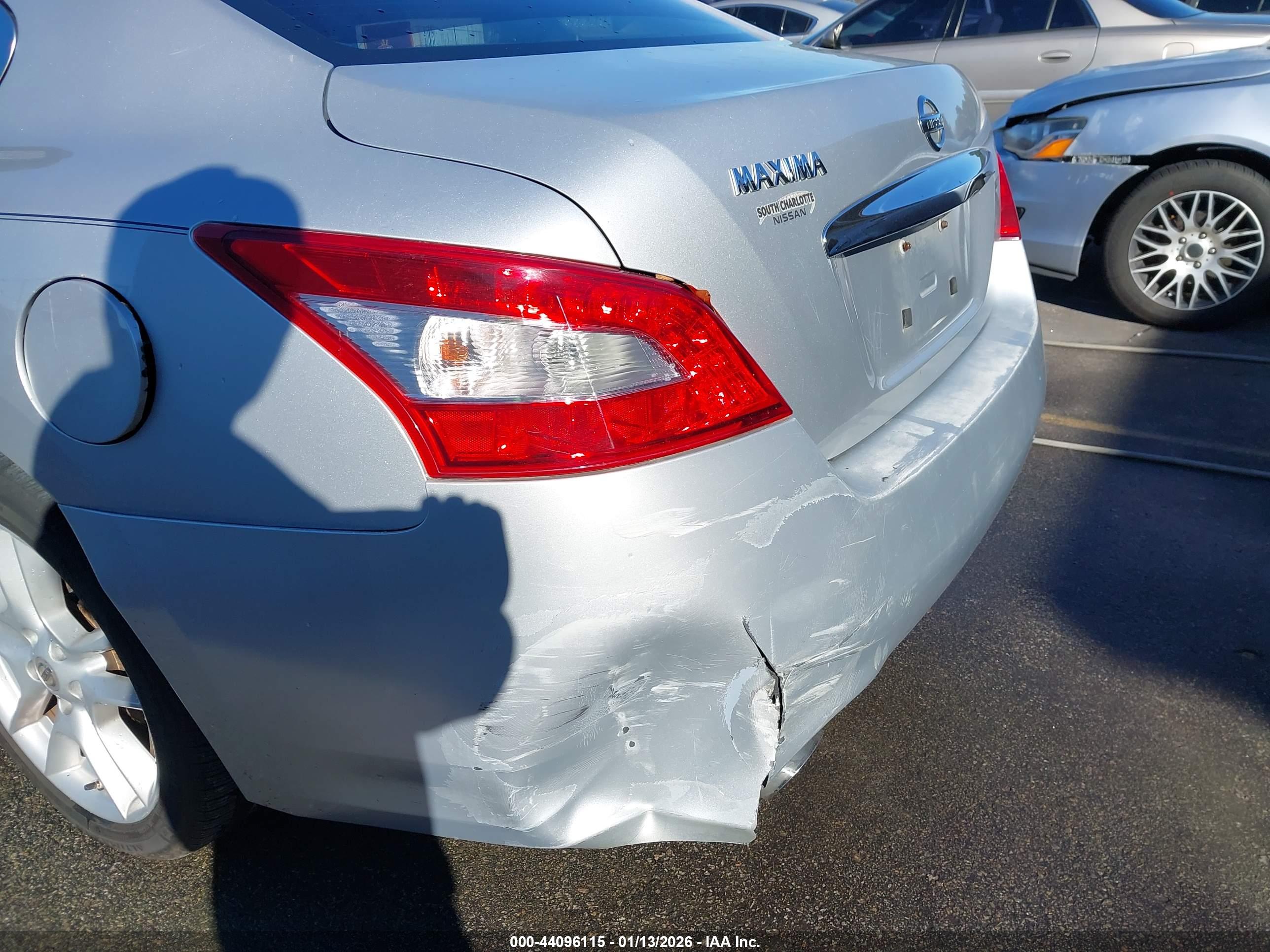 NISSAN MAXIMA image 6
