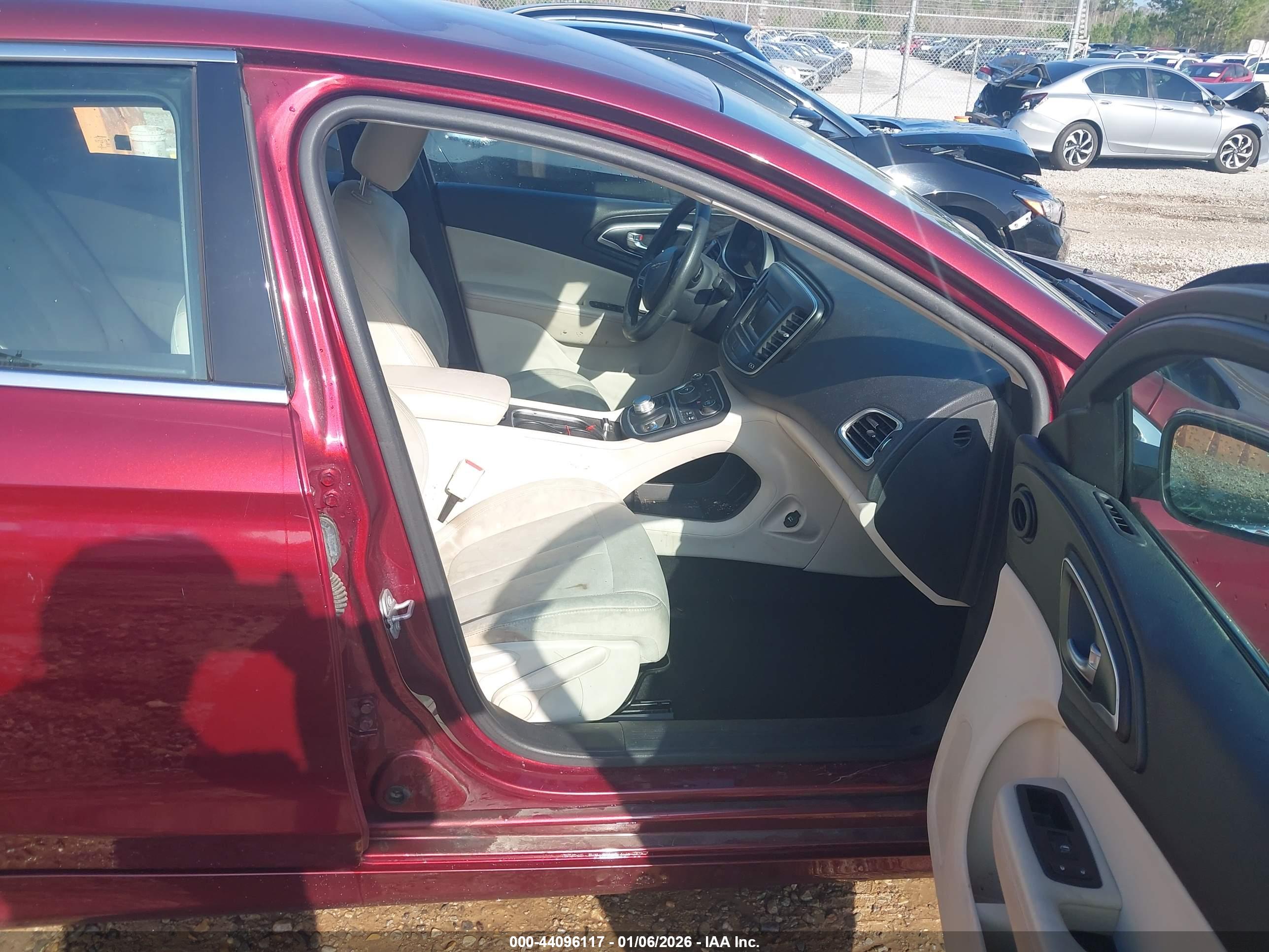 CHRYSLER 200 image 5