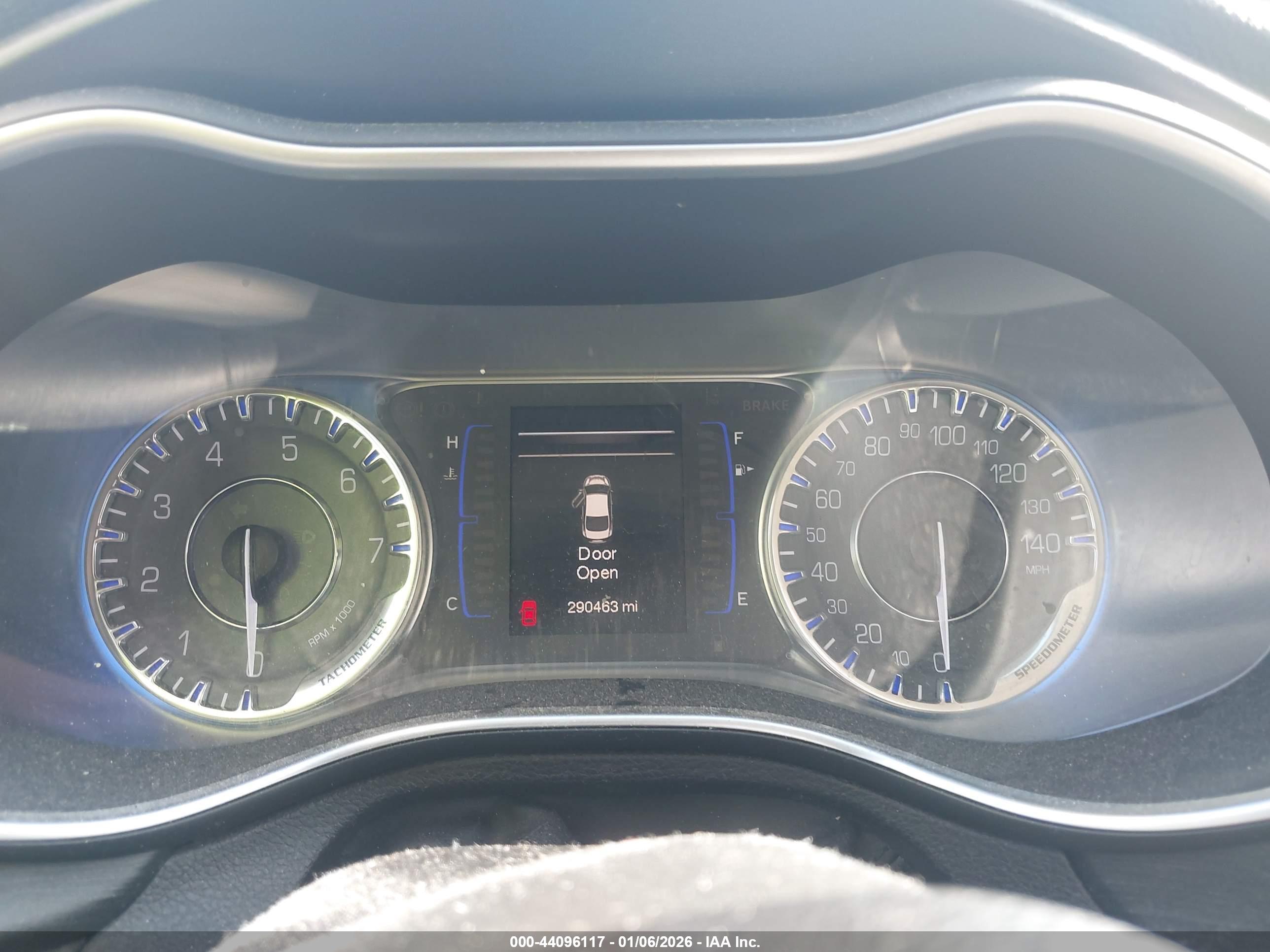 CHRYSLER 200 image 7
