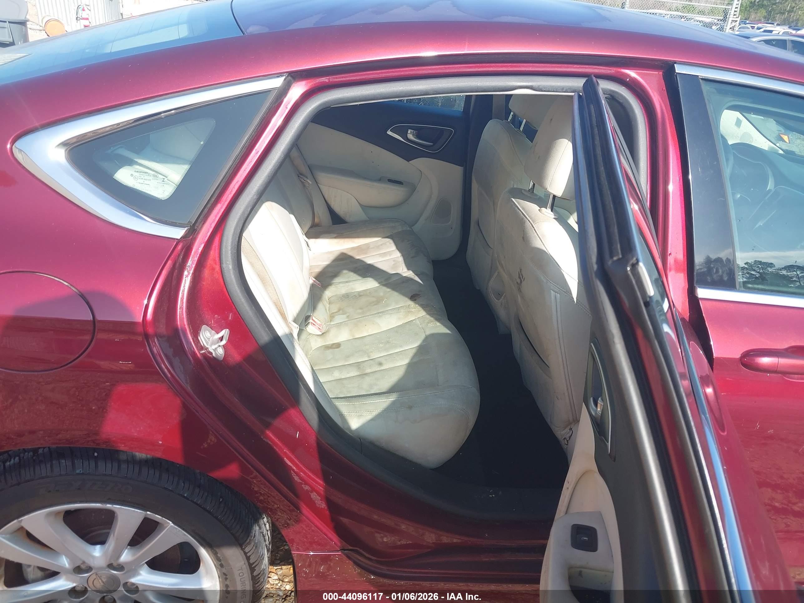 CHRYSLER 200 image 8