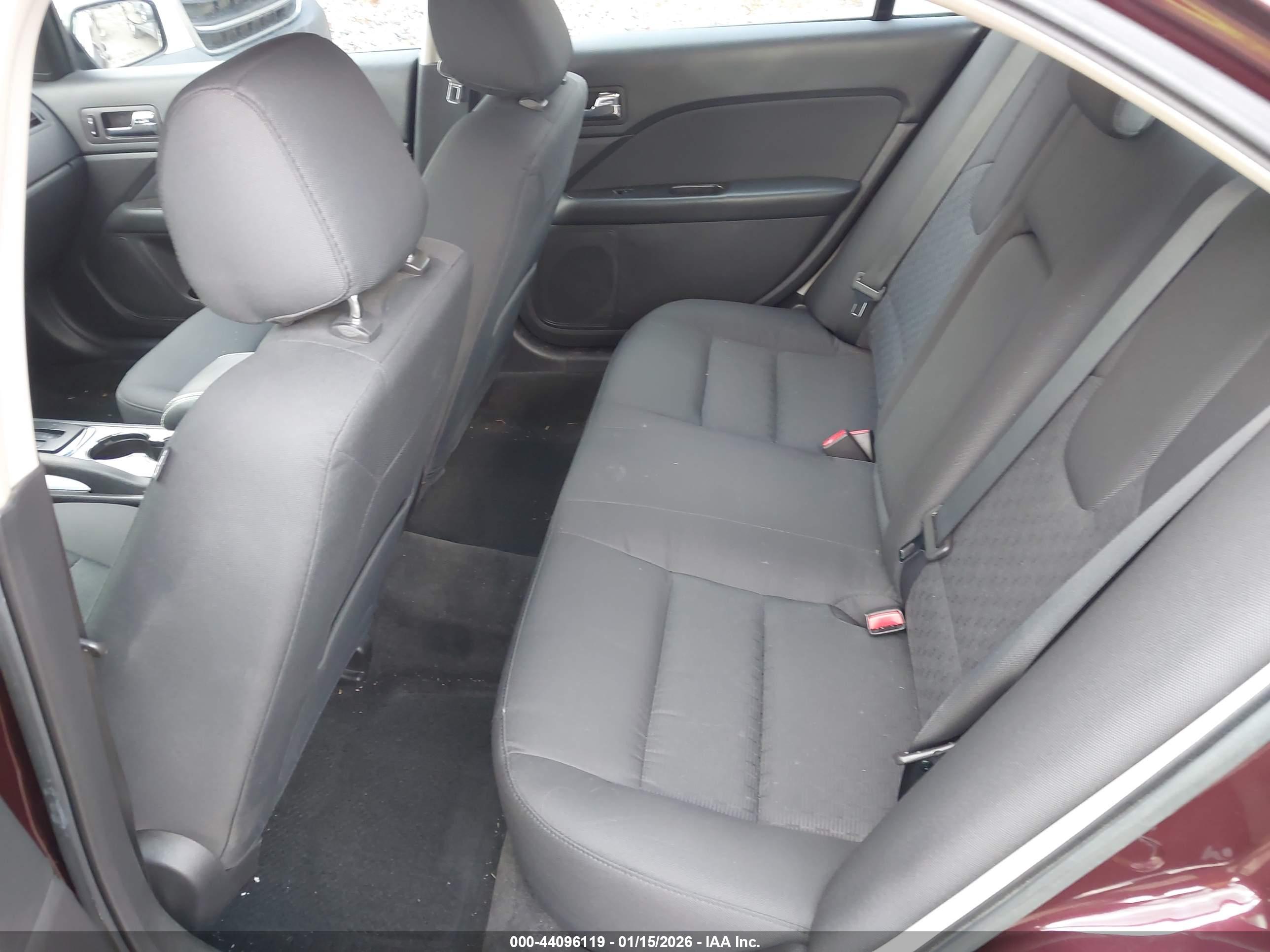 FORD FUSION image 8