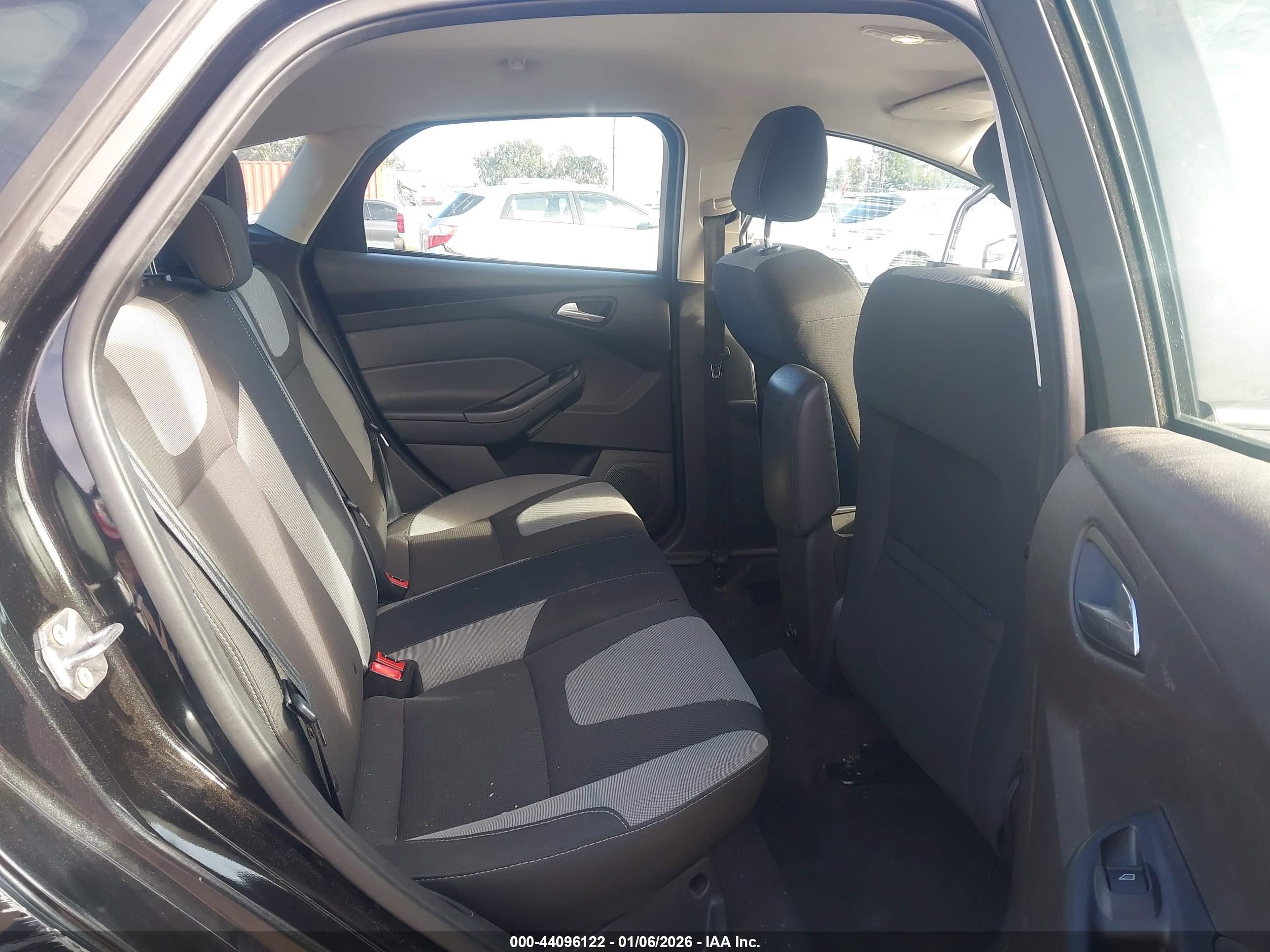 FORD FOCUS image 8
