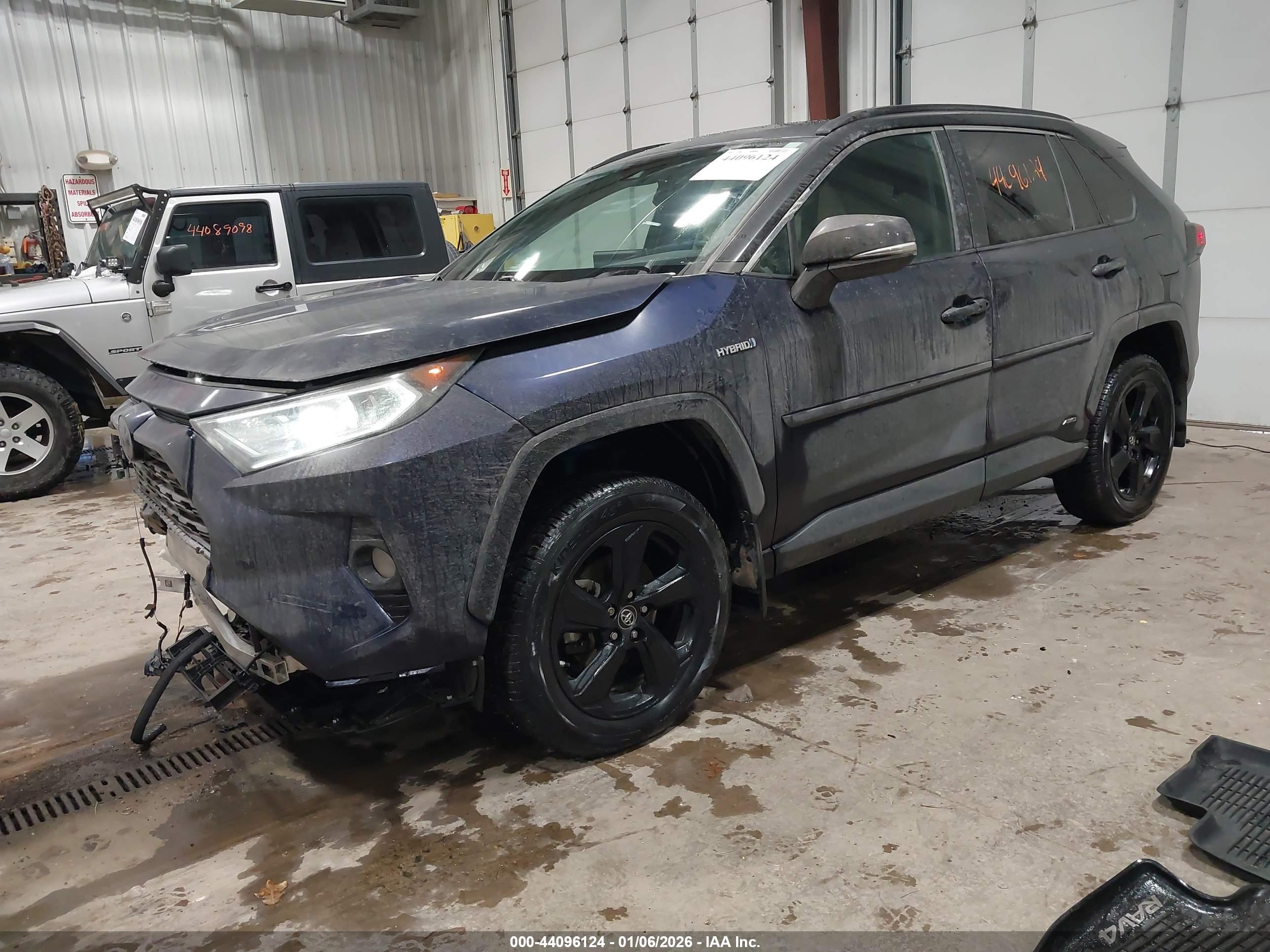 TOYOTA RAV4 image 2