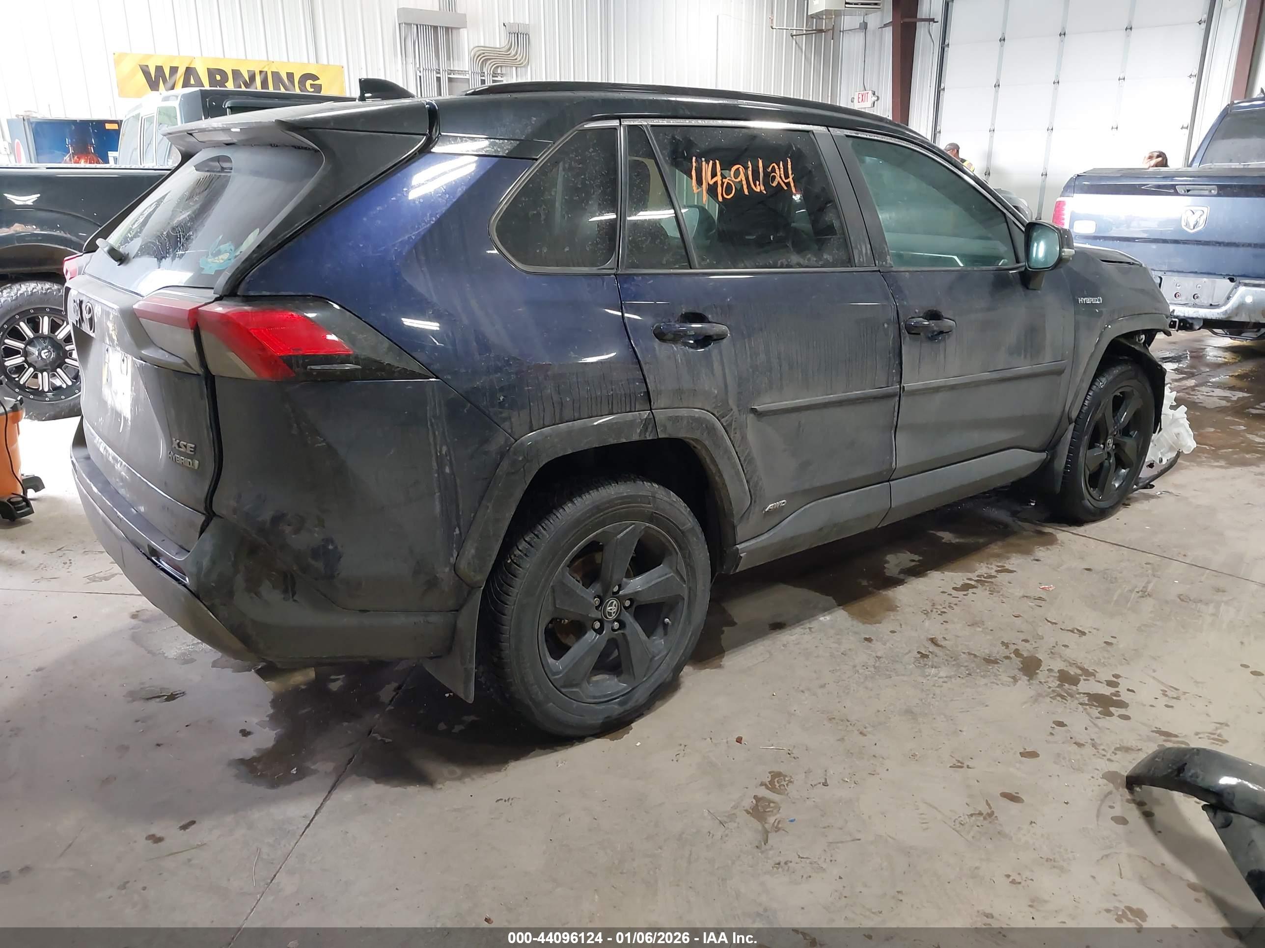 TOYOTA RAV4 image 4