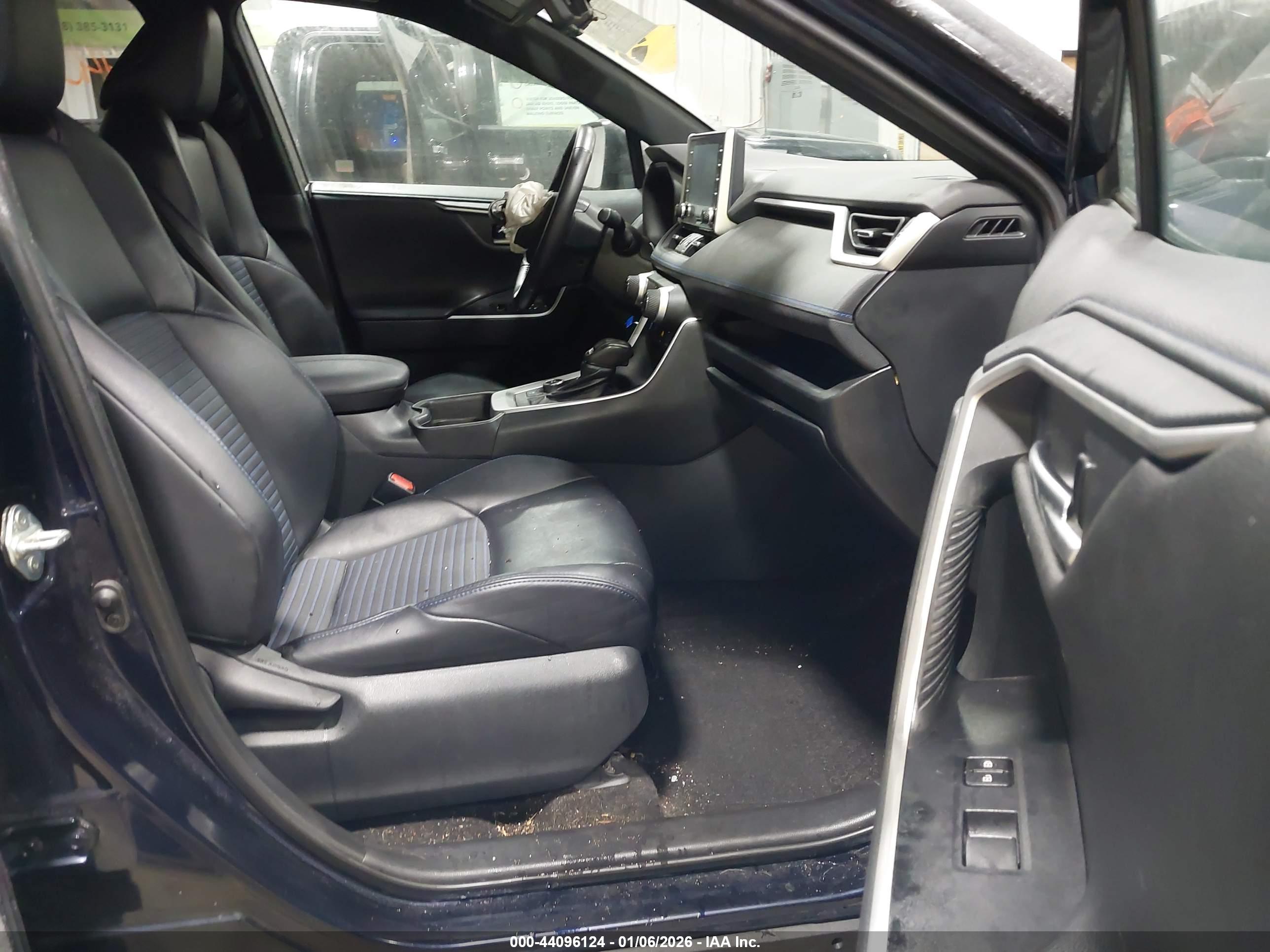 TOYOTA RAV4 image 5