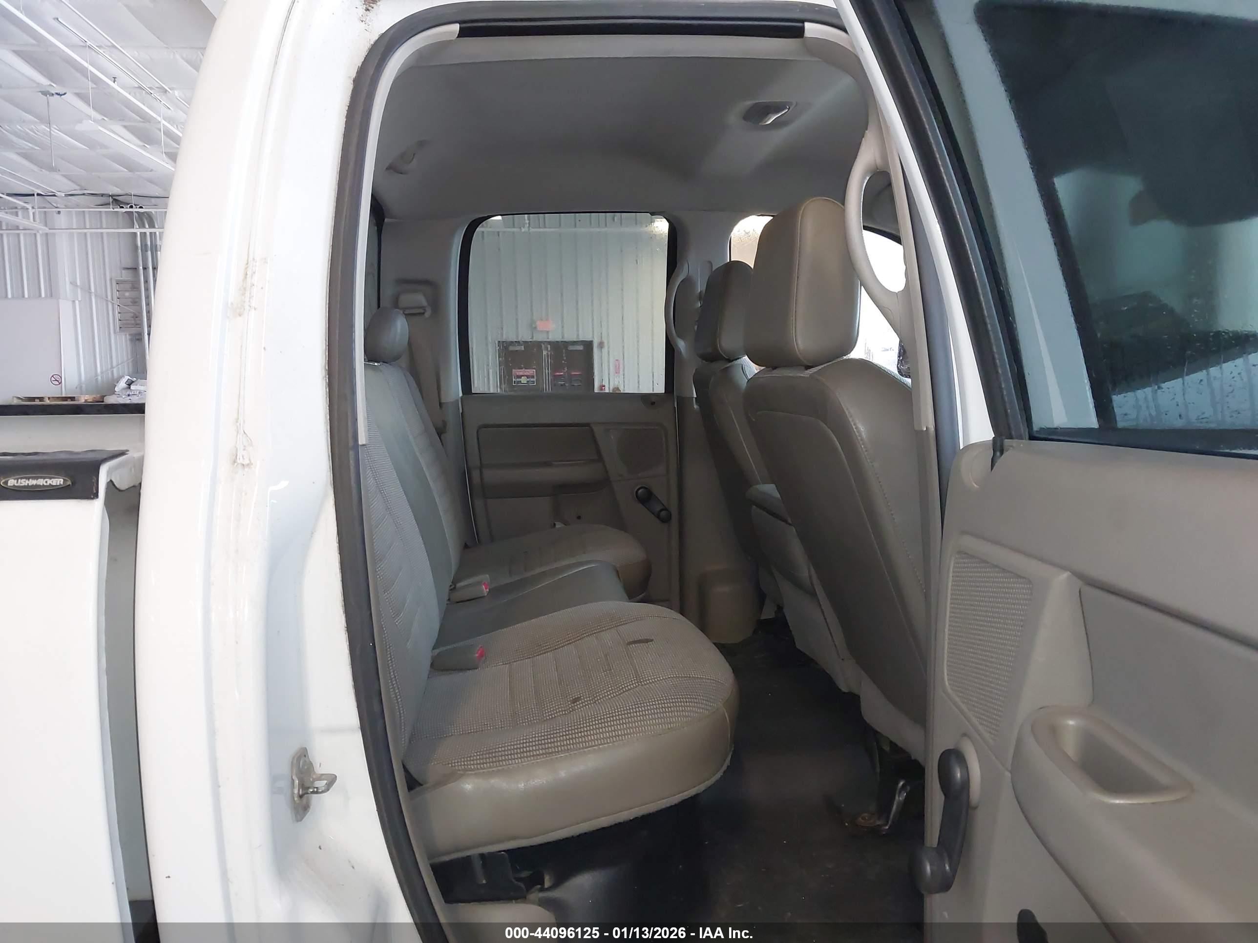 DODGE RAM image 8