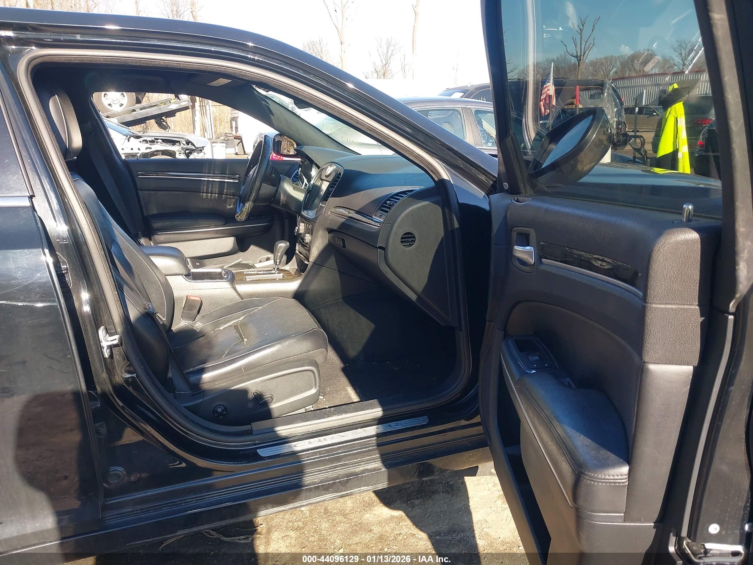 CHRYSLER 300C image 5
