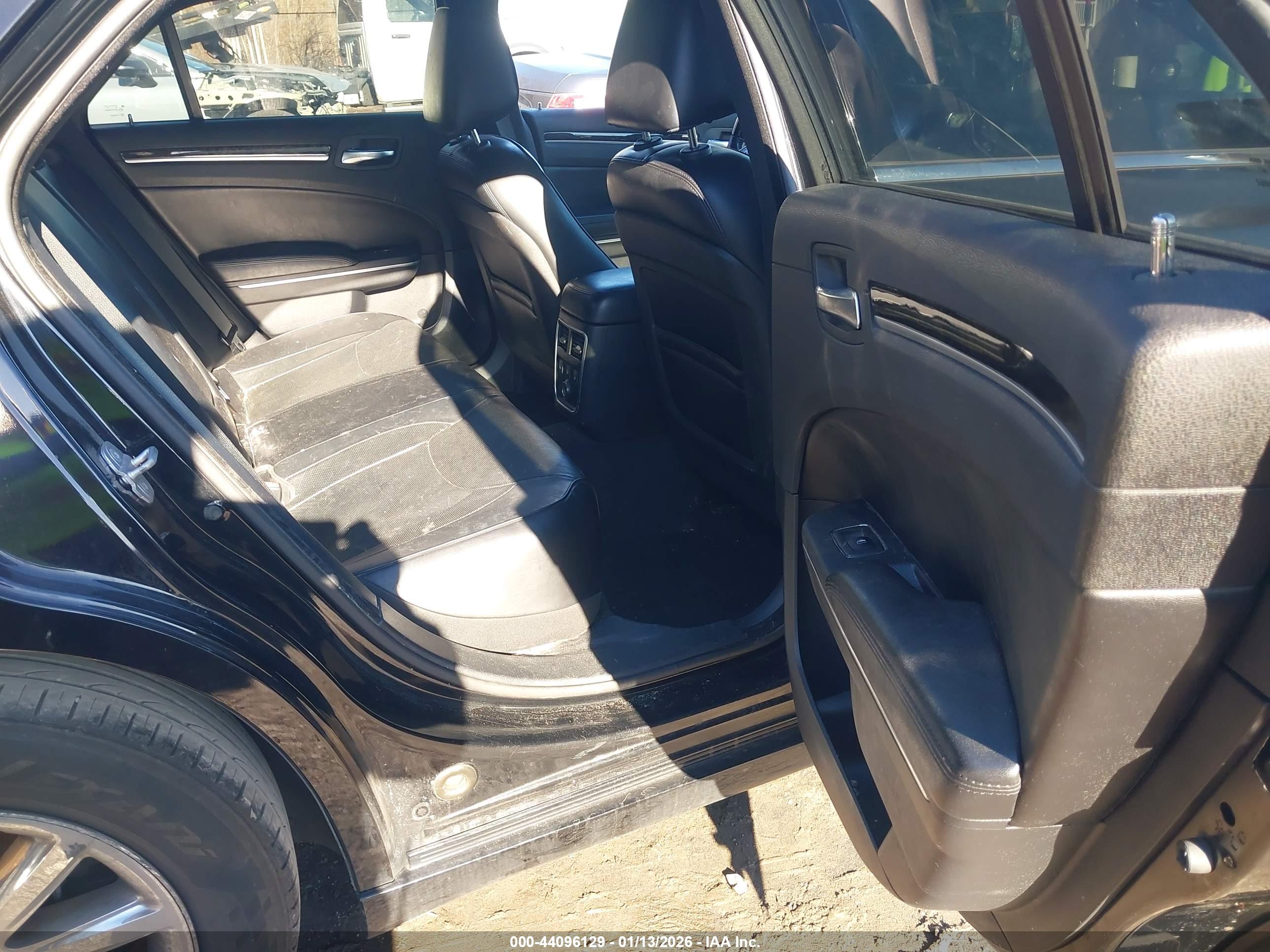 CHRYSLER 300C image 8
