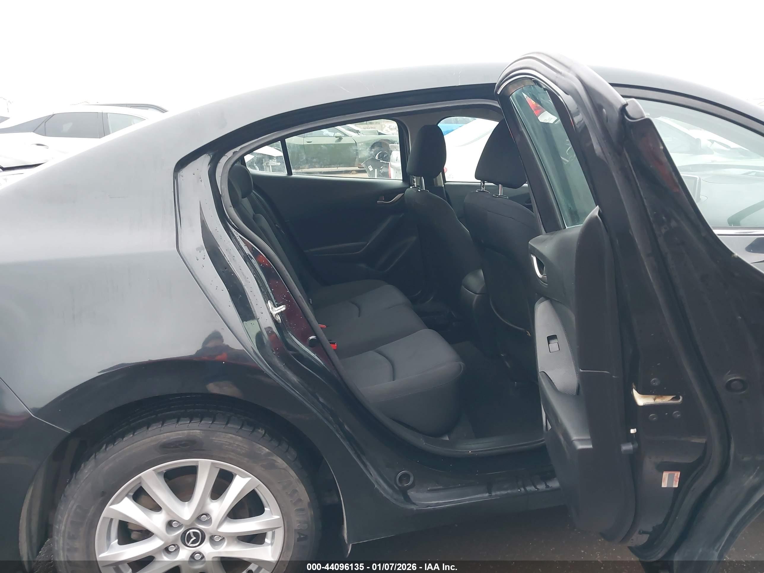 MAZDA MAZDA3 image 8