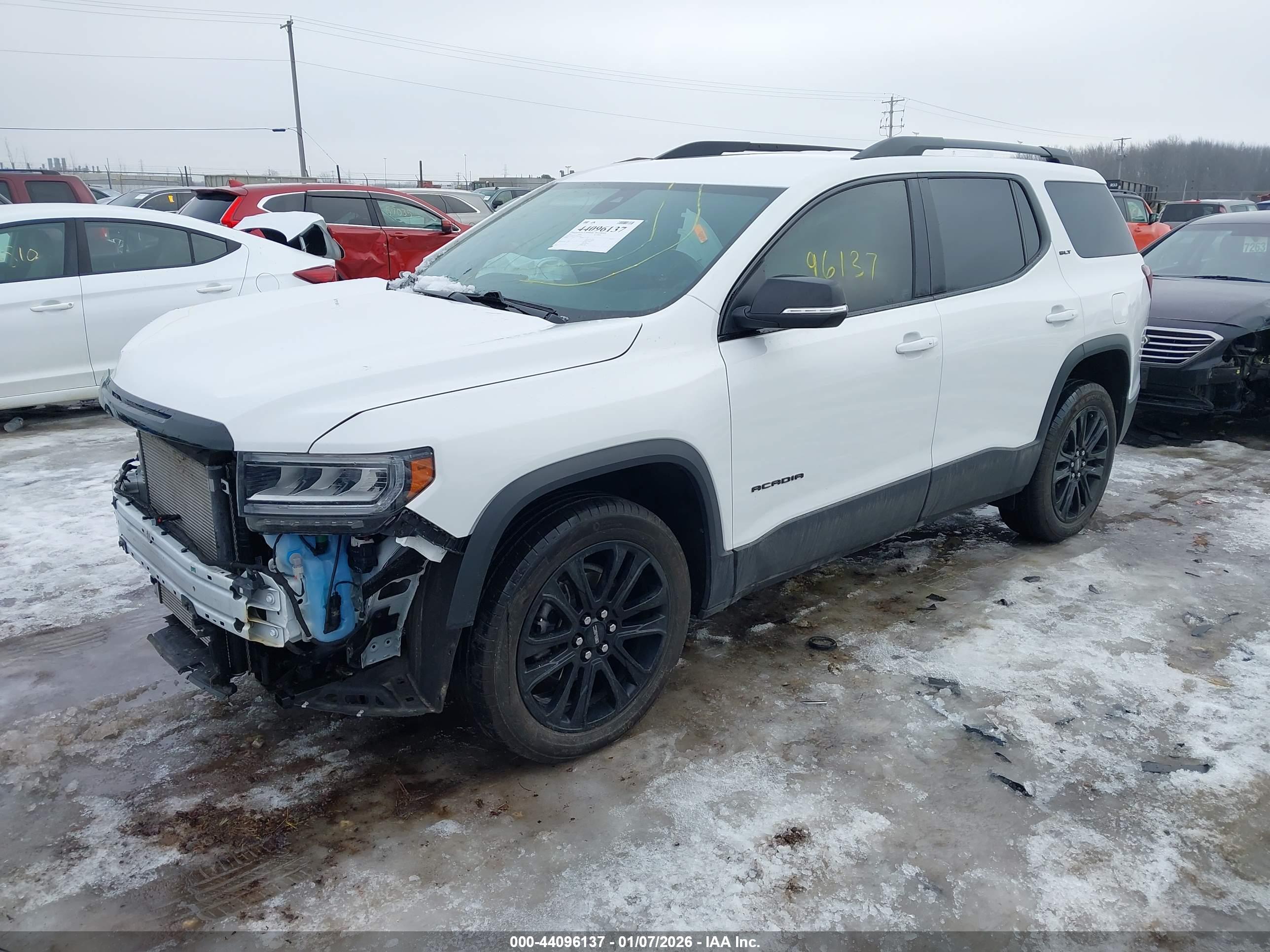 GMC ACADIA image 2